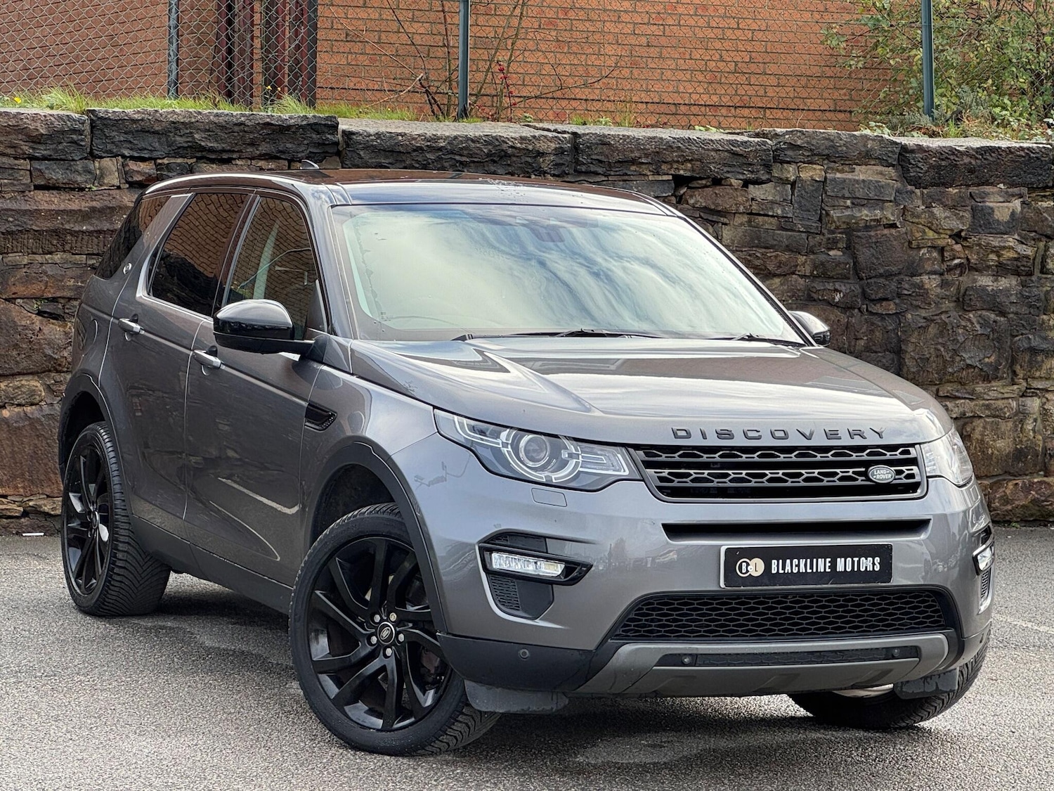 Used Land Rover Discovery Sport 2017 for sale - 76251254: Photo 1