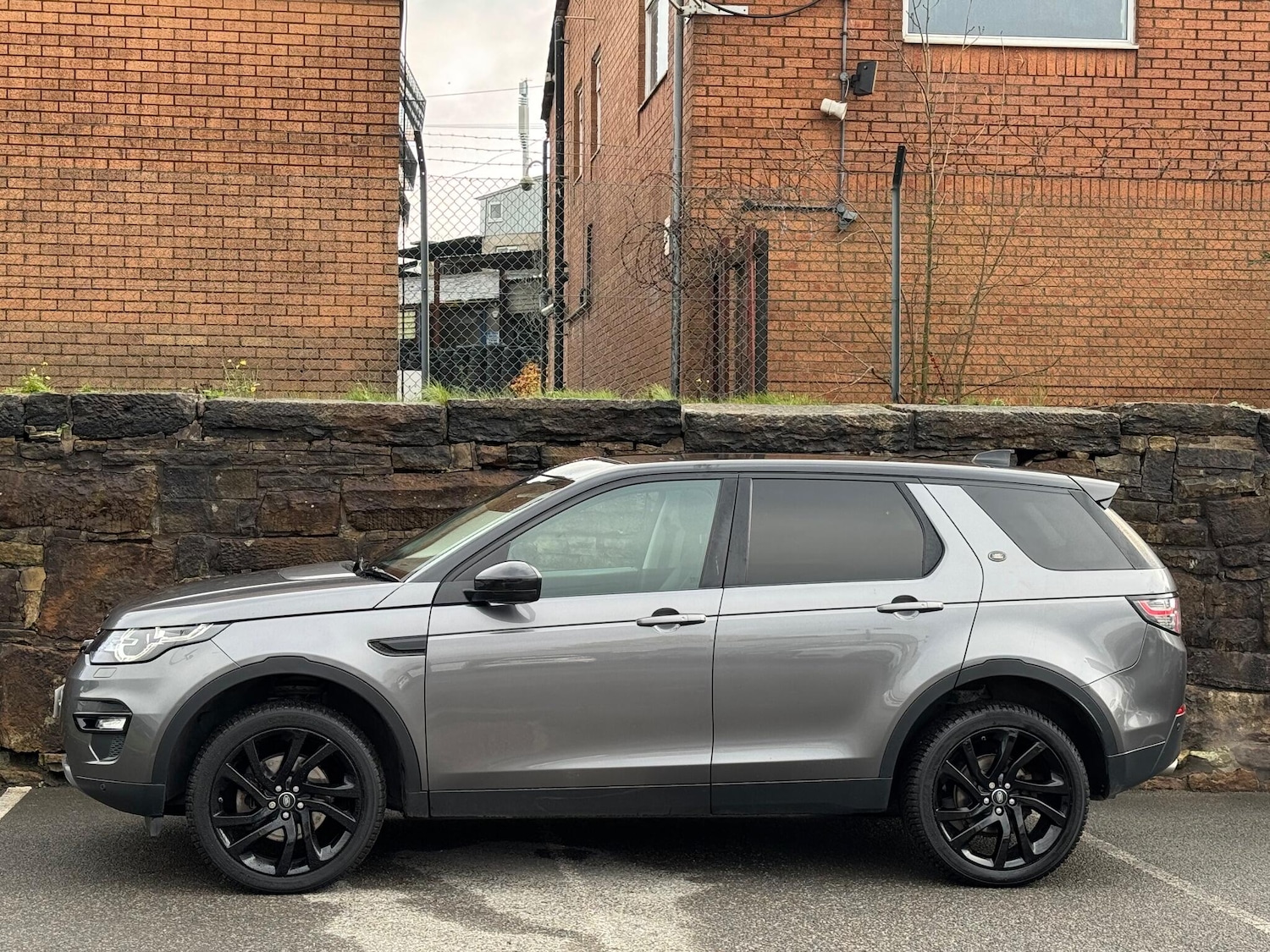 Used Land Rover Discovery Sport 2017 for sale - 76251254: Photo 4