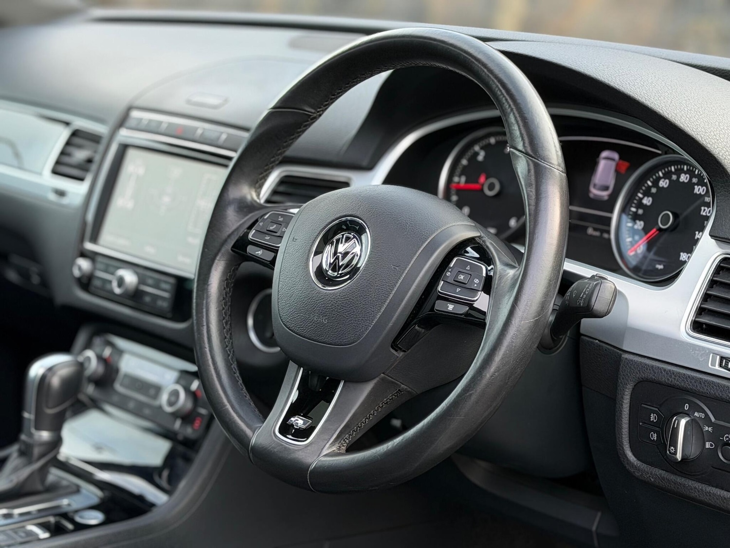 Used Volkswagen Touareg 2018 for sale - 76992177: Photo 14