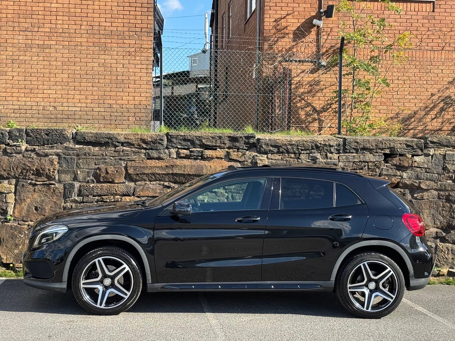 Used Mercedes-Benz GLA 2015 for sale - 76988885: Photo 4