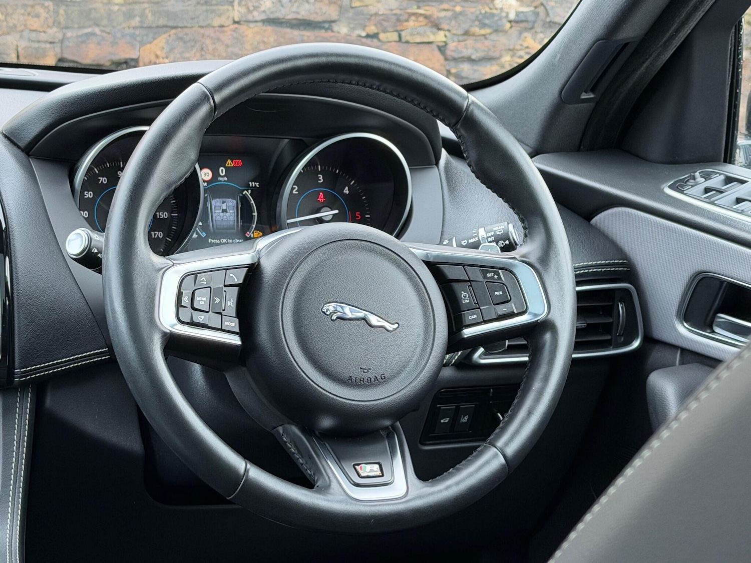 Used Jaguar F-Pace for sale - 76995420: Photo 26