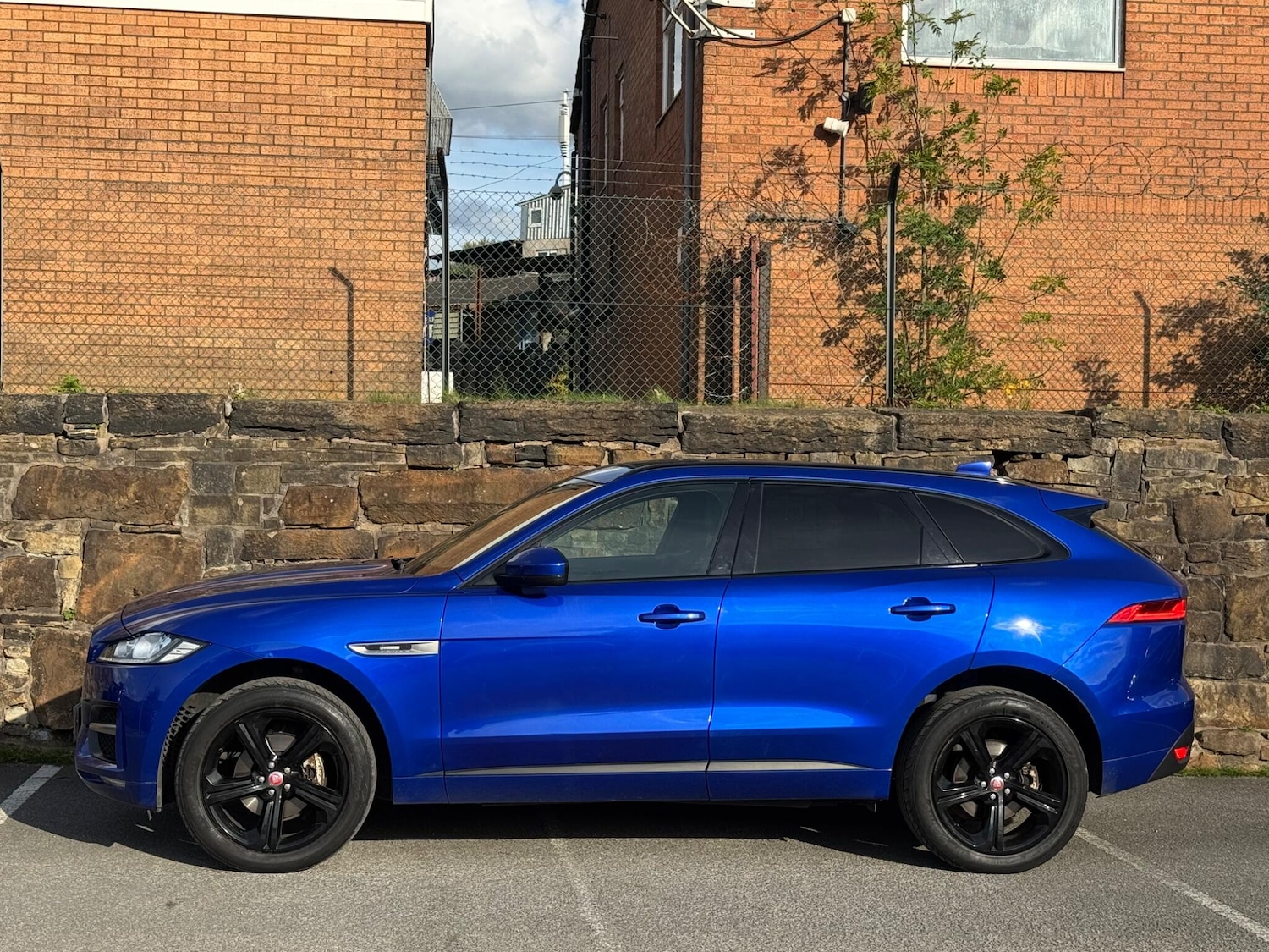 Used Jaguar F-Pace 2019 for sale - 76377373: Photo 4