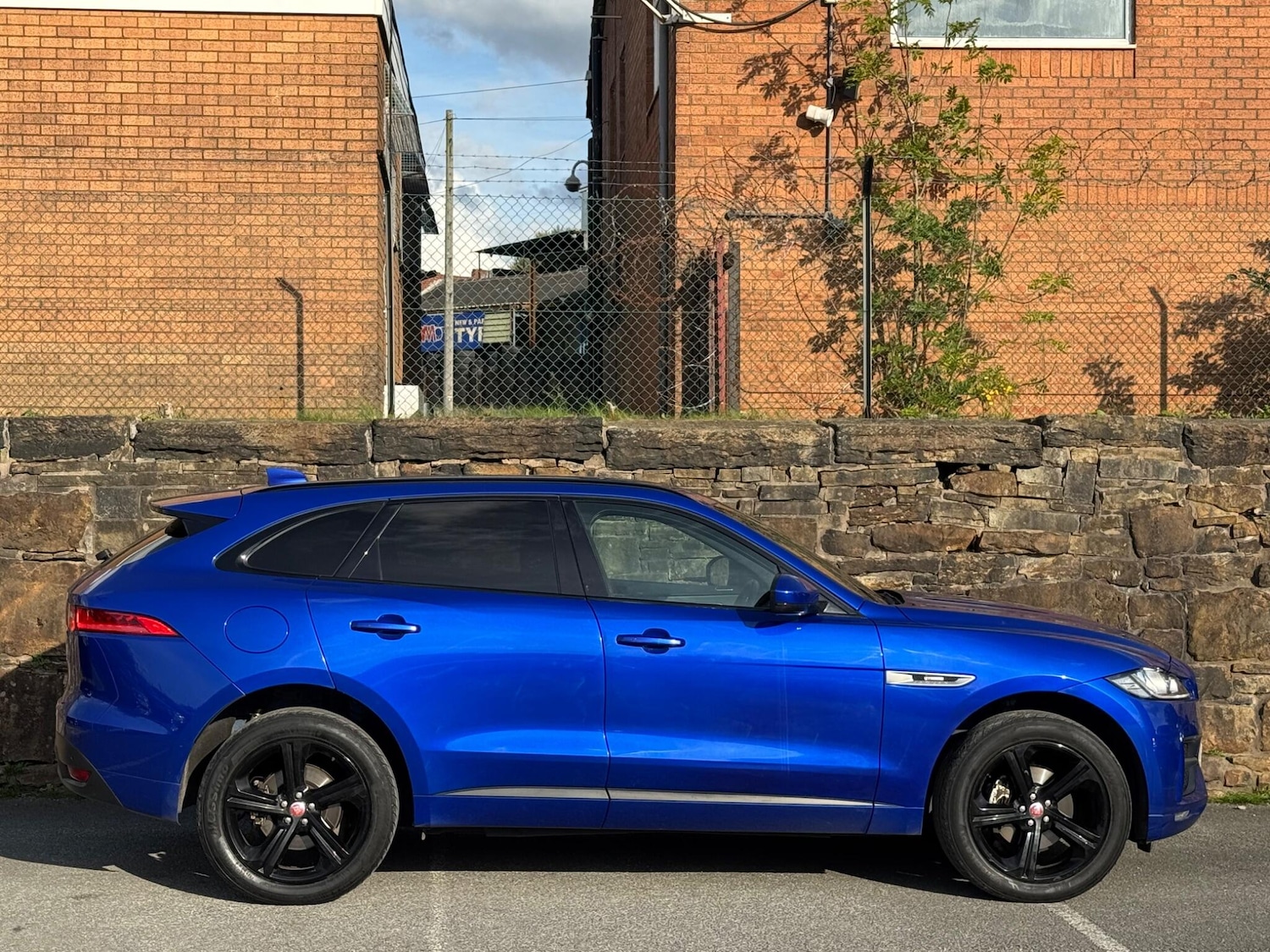 Used Jaguar F-Pace 2019 for sale - 76377373: Photo 8