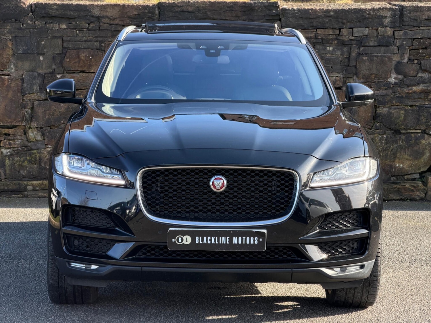 Used Jaguar F-Pace 2017 for sale - 77550568: Photo 2