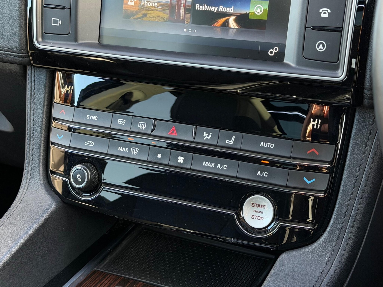 Used Jaguar F-Pace 2017 for sale - 77550568: Photo 39