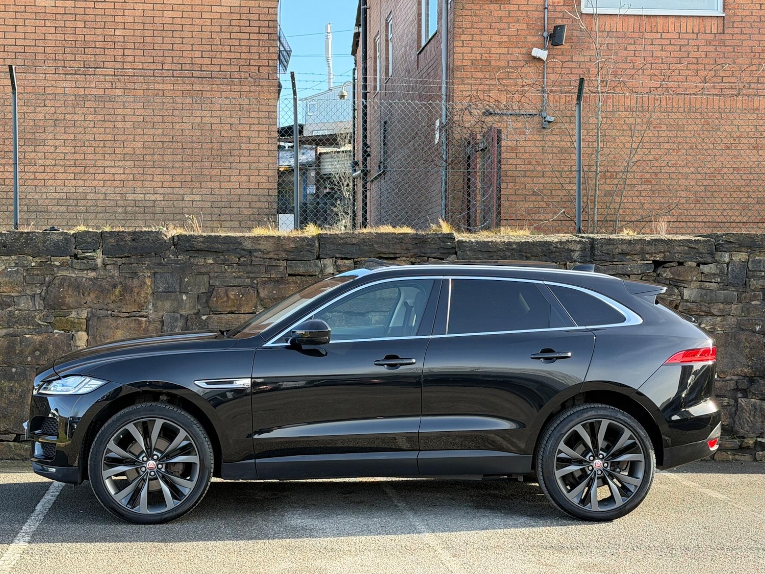 Used Jaguar F-Pace 2017 for sale - 77550568: Photo 4