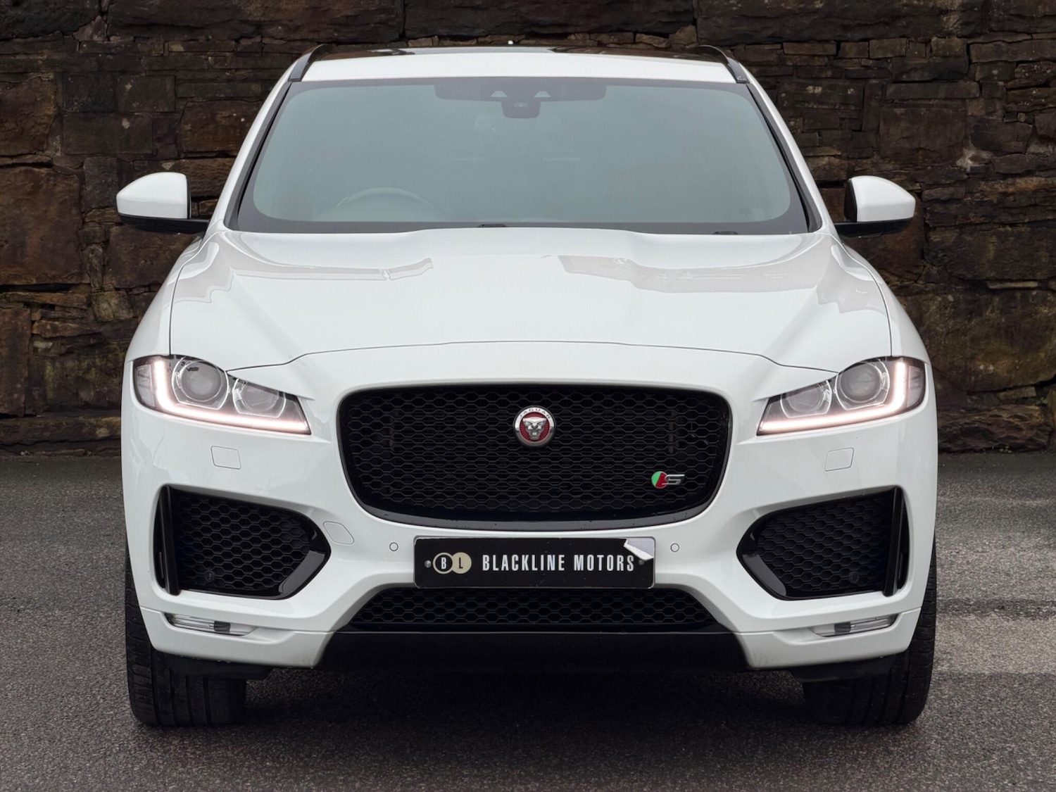 Used Jaguar F-Pace 2017 for sale - 77267262: Photo 2