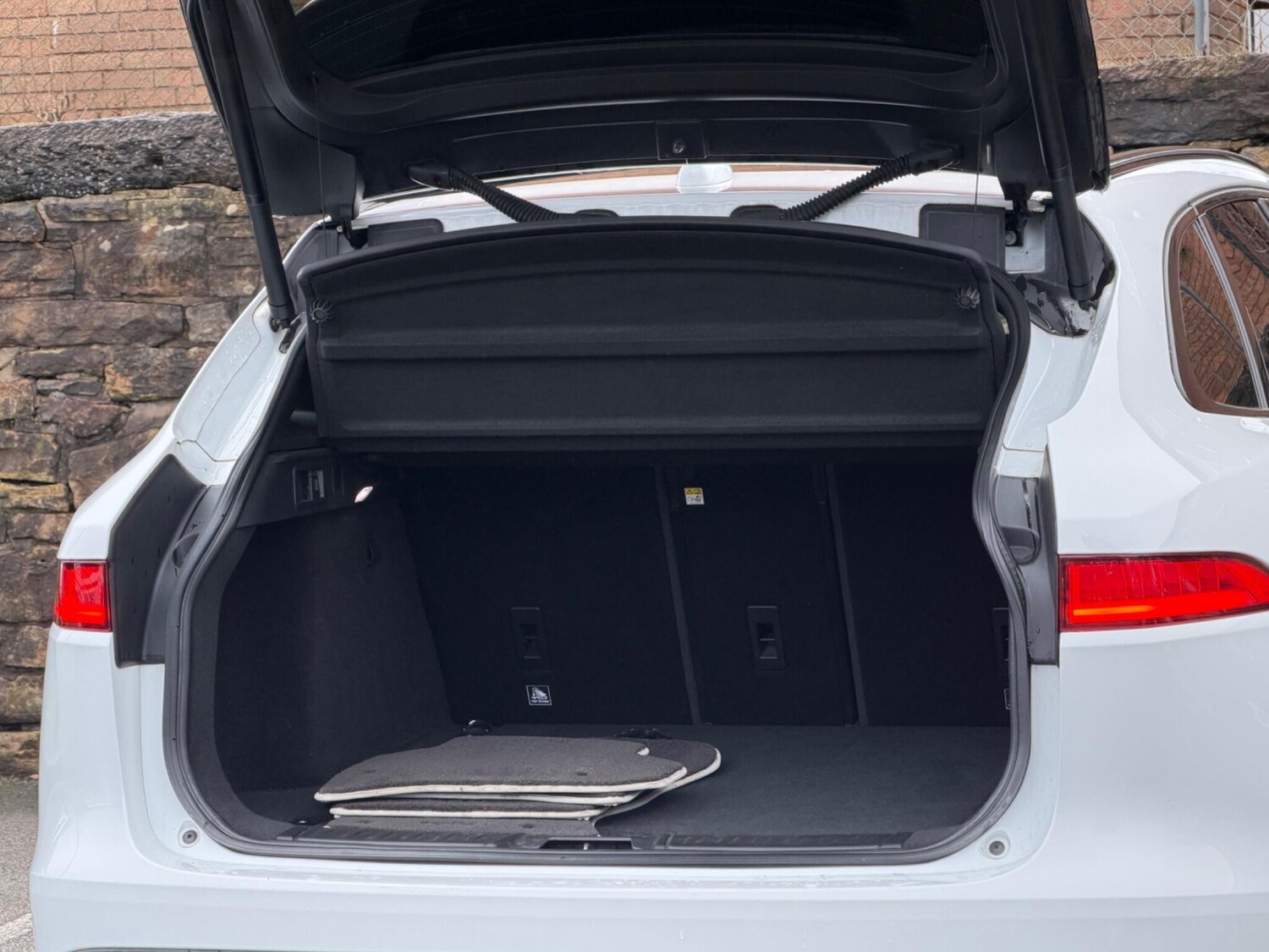 Used Jaguar F-Pace 2017 for sale - 77267262: Photo 21