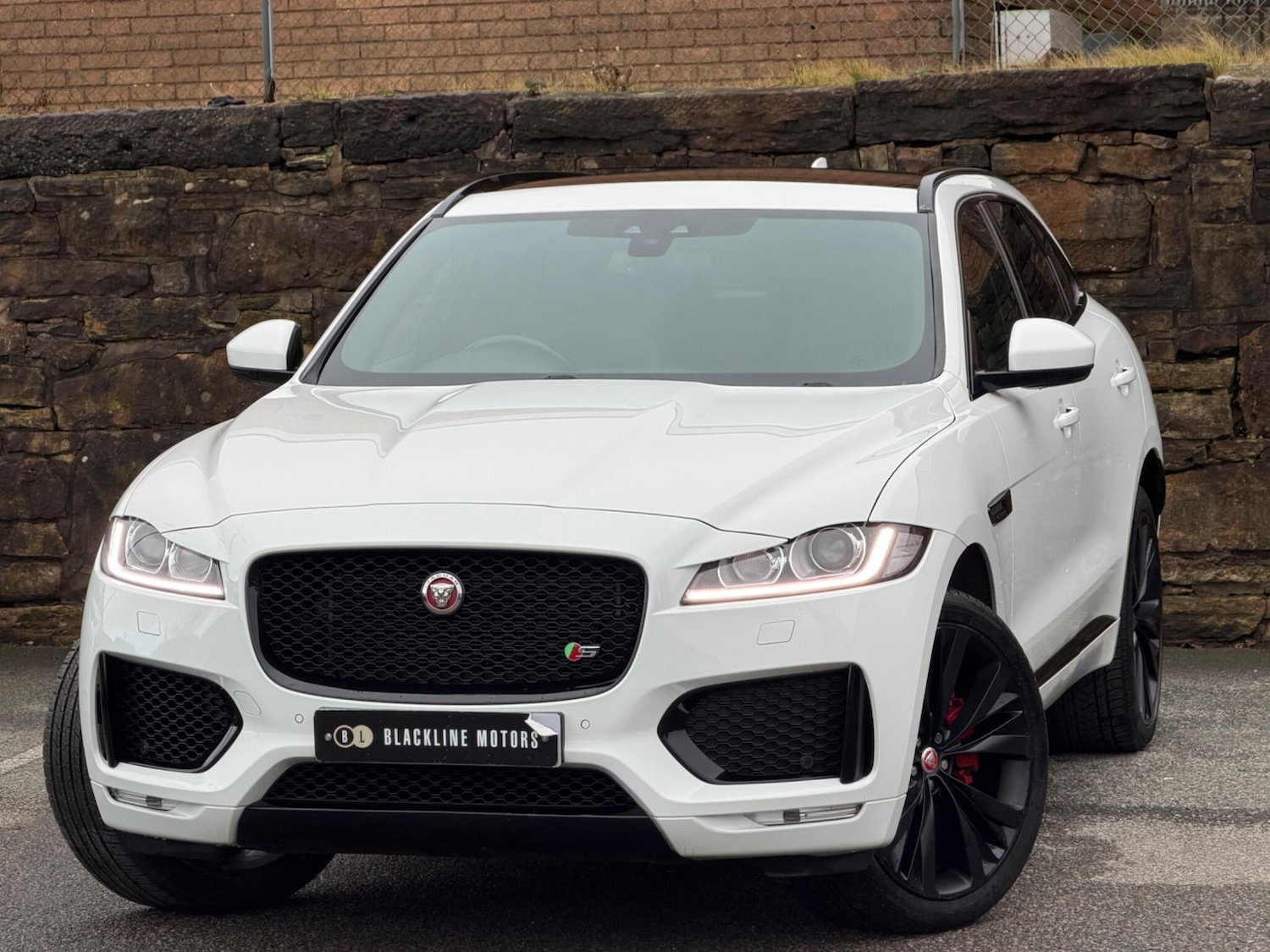 Used Jaguar F-Pace 2017 for sale - 77267262: Photo 3