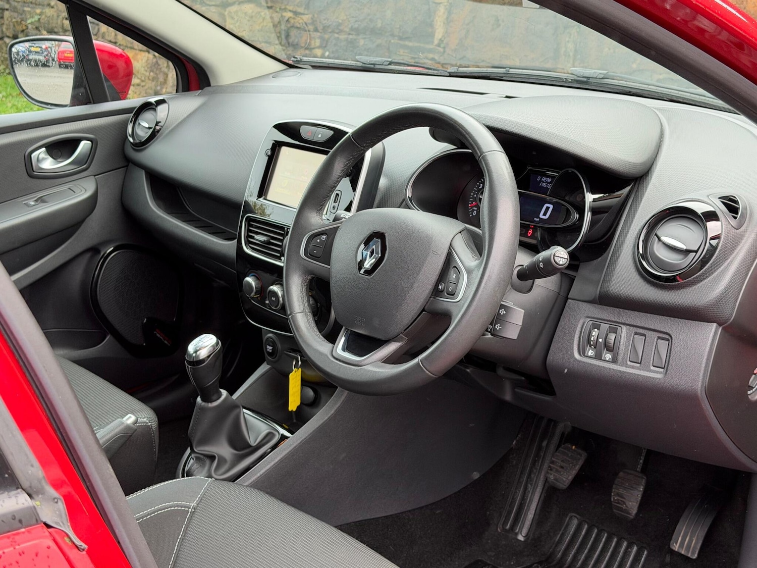 Used Renault Clio 2017 for sale - 76990594: Photo 11