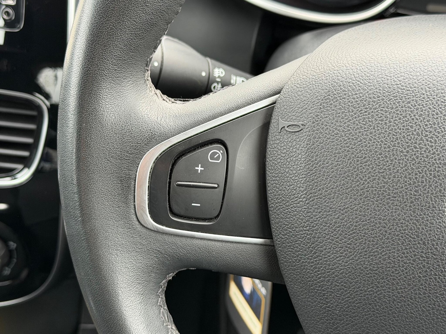 Used Renault Clio 2017 for sale - 76990594: Photo 24