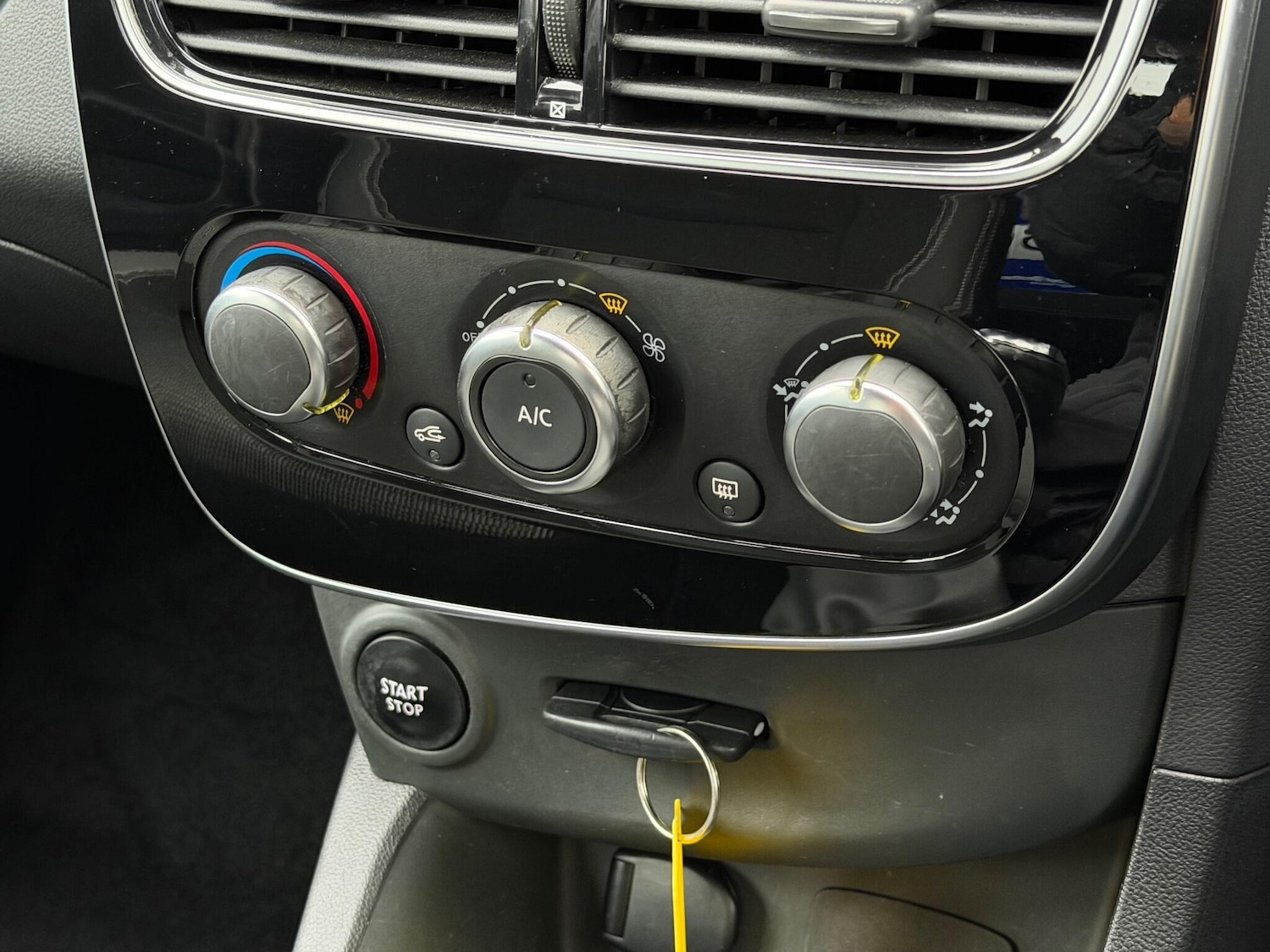 Used Renault Clio 2017 for sale - 76990594: Photo 32