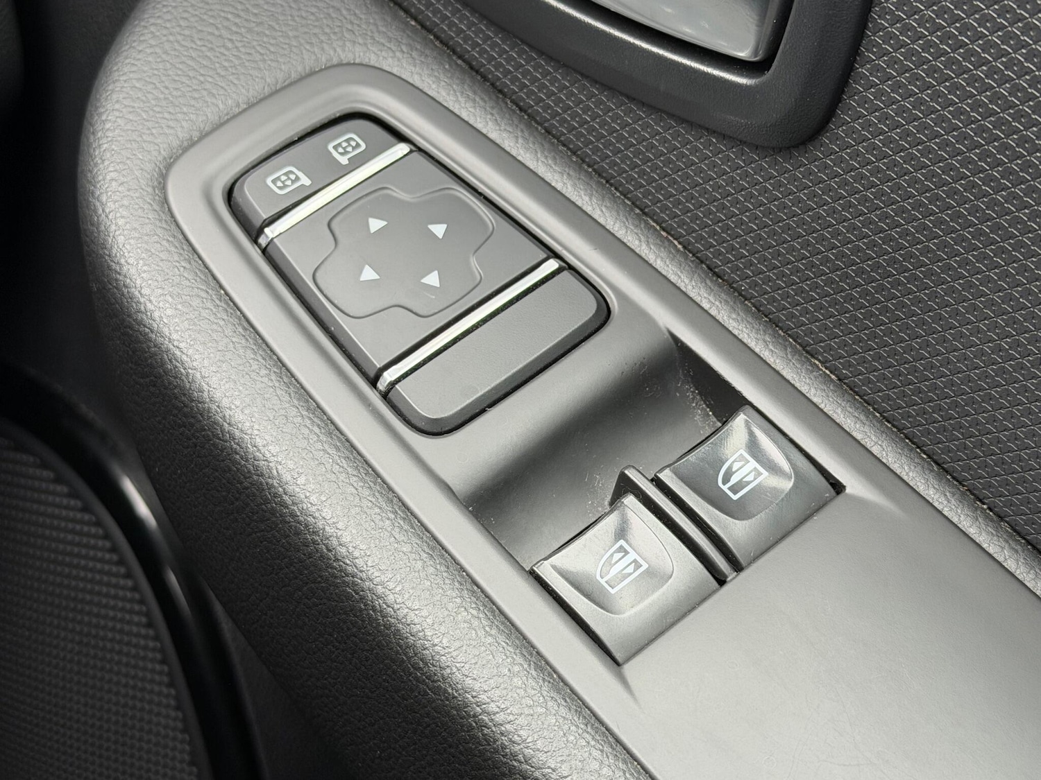 Used Renault Clio 2017 for sale - 76990594: Photo 39