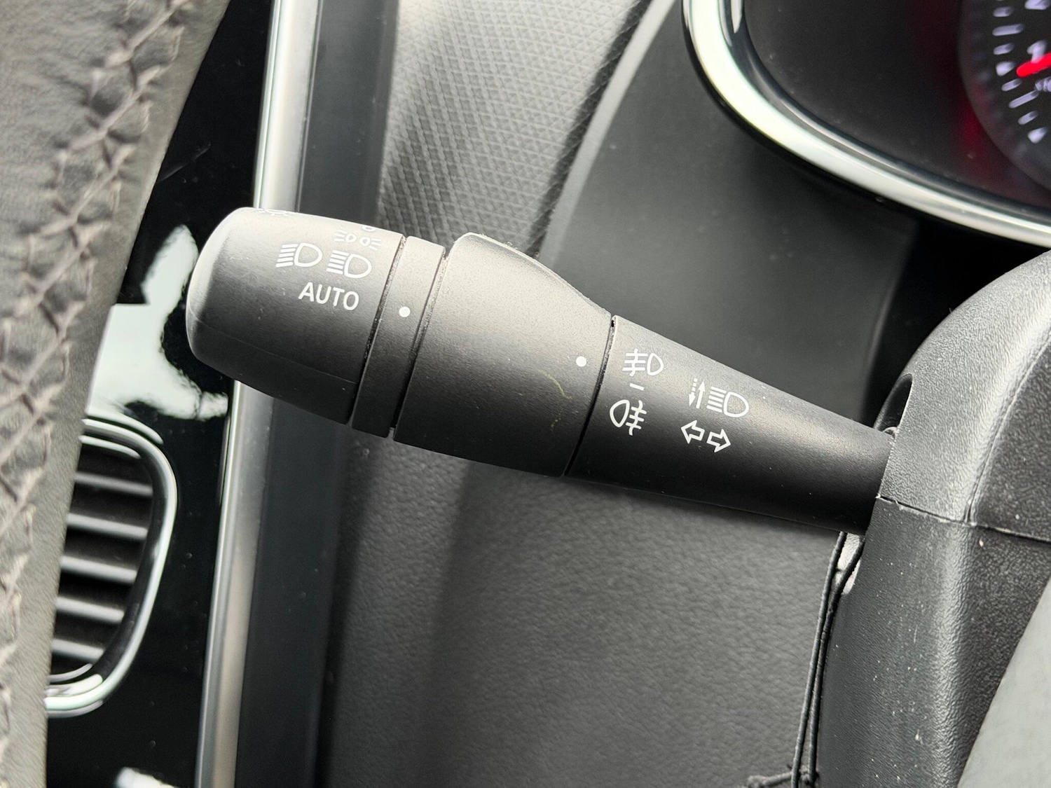 Used Renault Clio 2017 for sale - 76990594: Photo 43