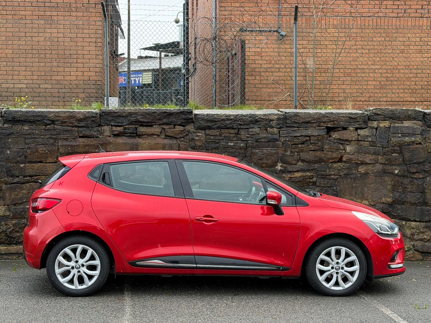 Used Renault Clio 2017 for sale - 76990594: Photo 8