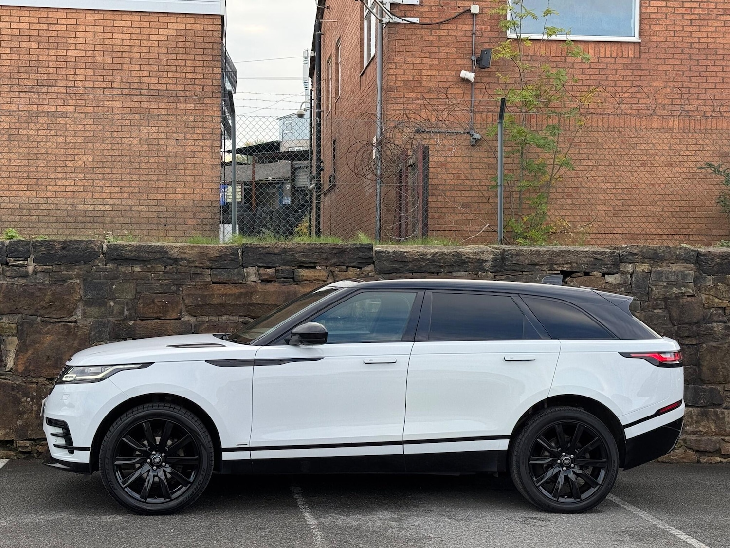 Used Land Rover Range Rover Velar 2020 for sale - 76161114: Photo 4