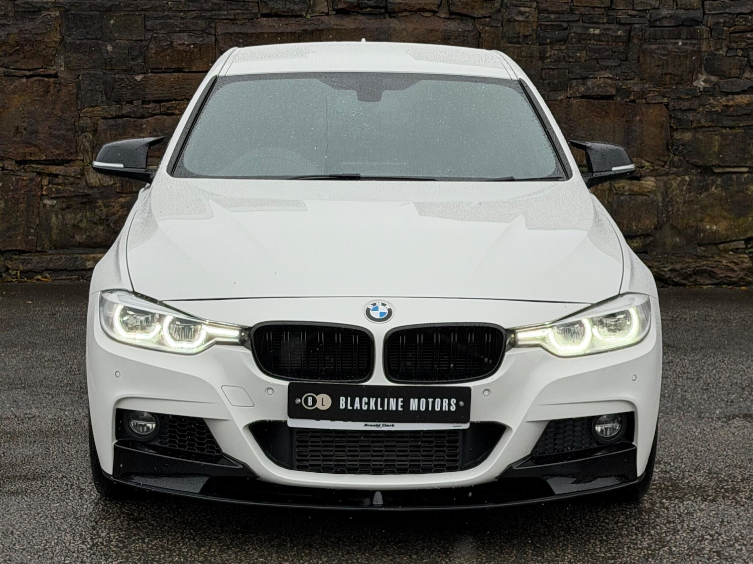 Used BMW 3 Series 2017 for sale - 76800828: Photo 2