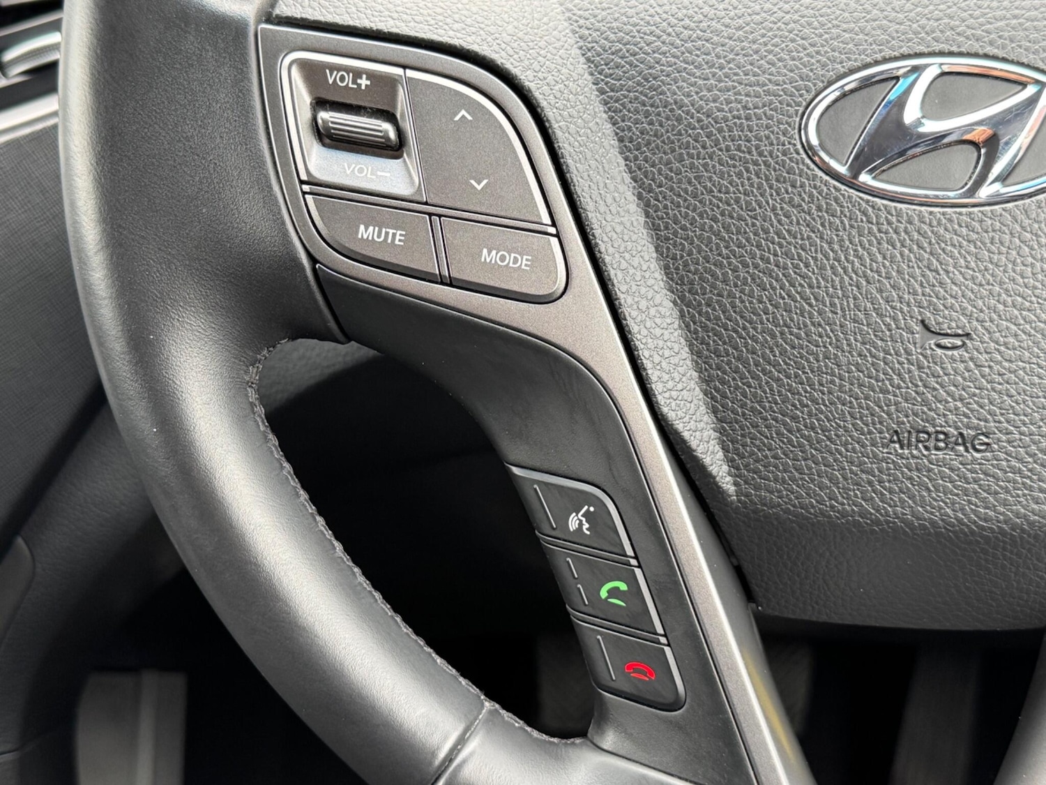 Used Hyundai Santa Fe 2013 for sale - 76161102: Photo 25