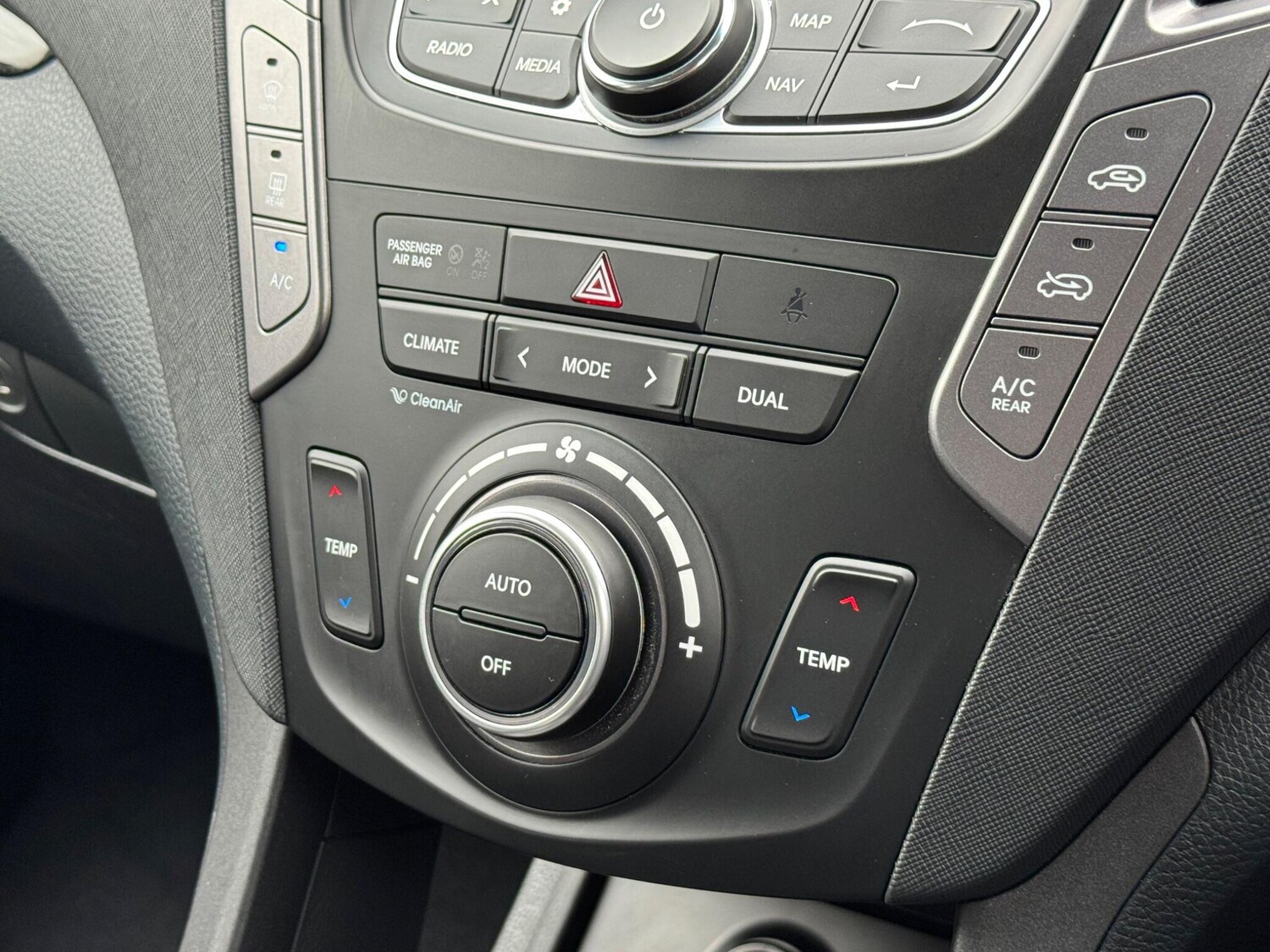 Used Hyundai Santa Fe 2013 for sale - 76161102: Photo 32