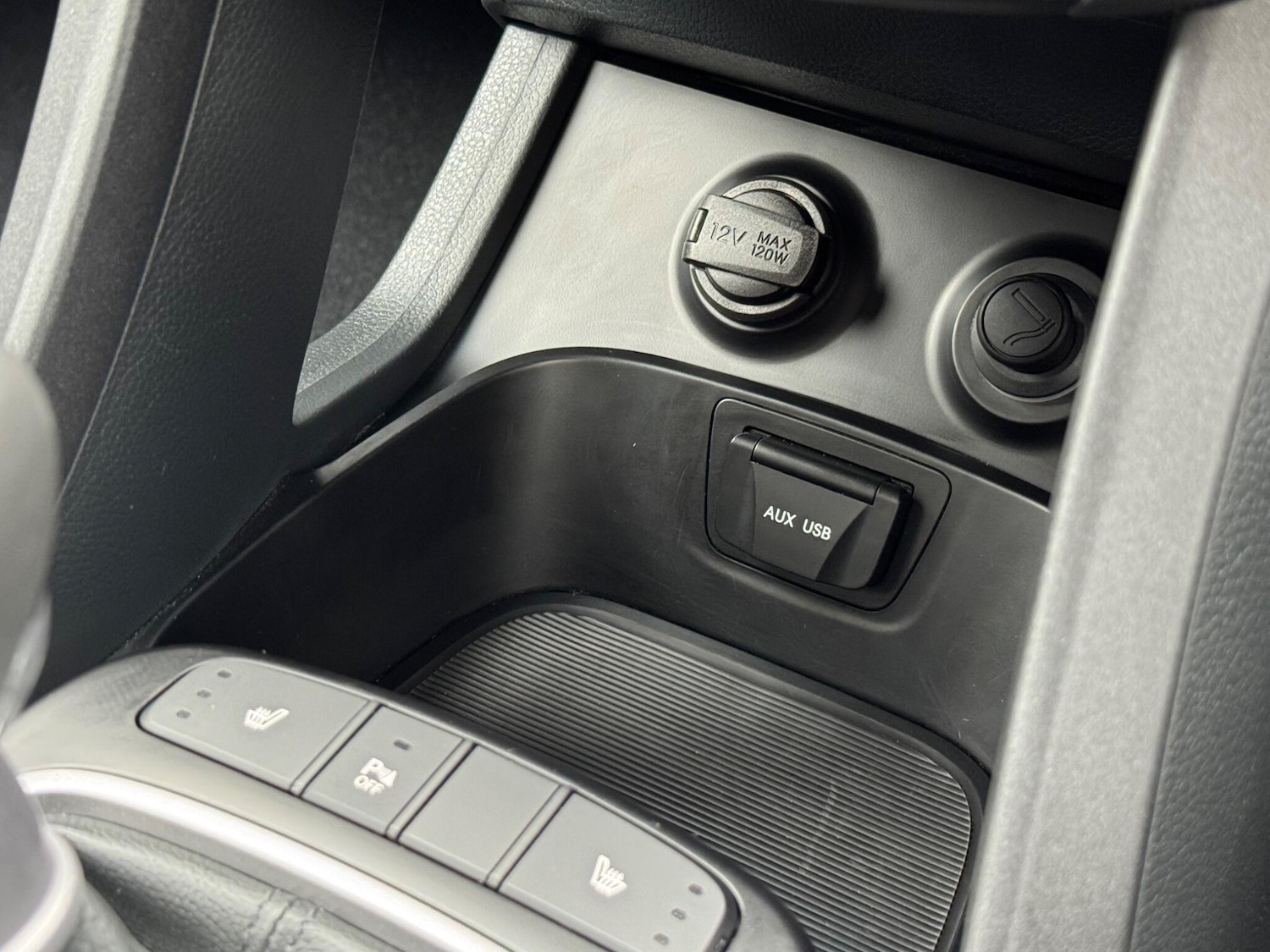 Used Hyundai Santa Fe 2013 for sale - 76161102: Photo 34