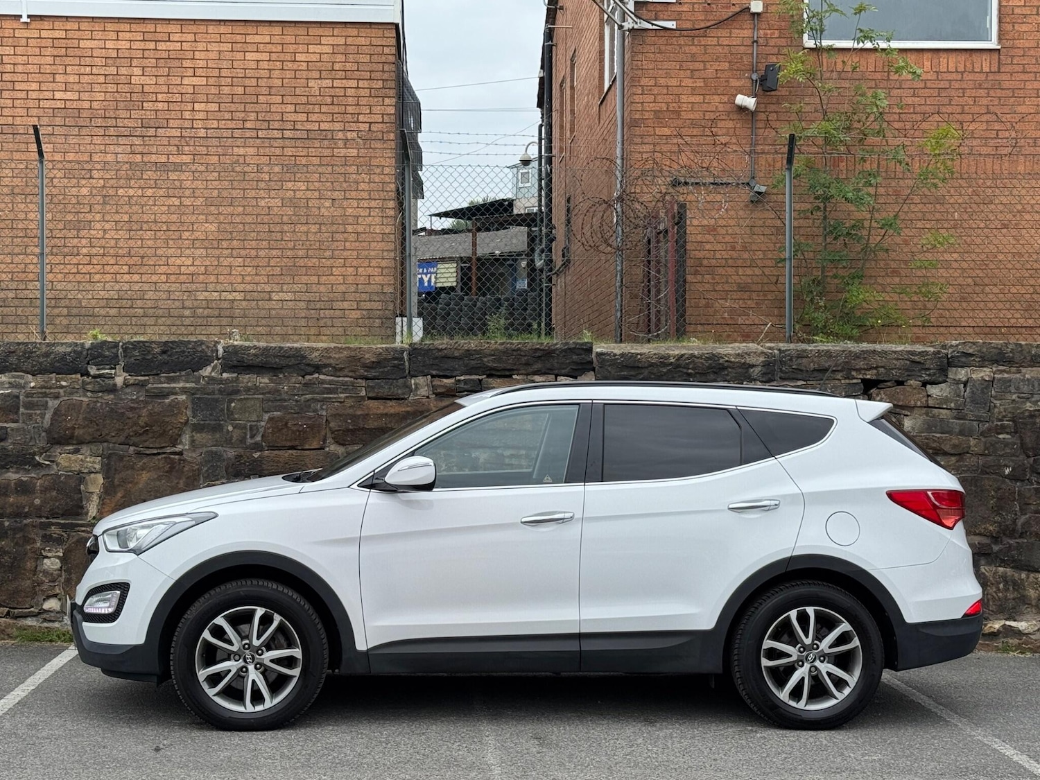 Used Hyundai Santa Fe 2013 for sale - 76161102: Photo 4