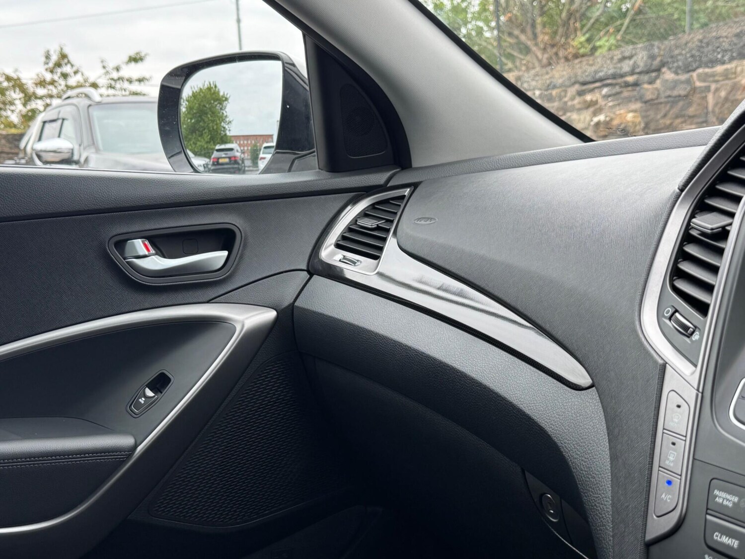 Used Hyundai Santa Fe 2013 for sale - 76161102: Photo 44