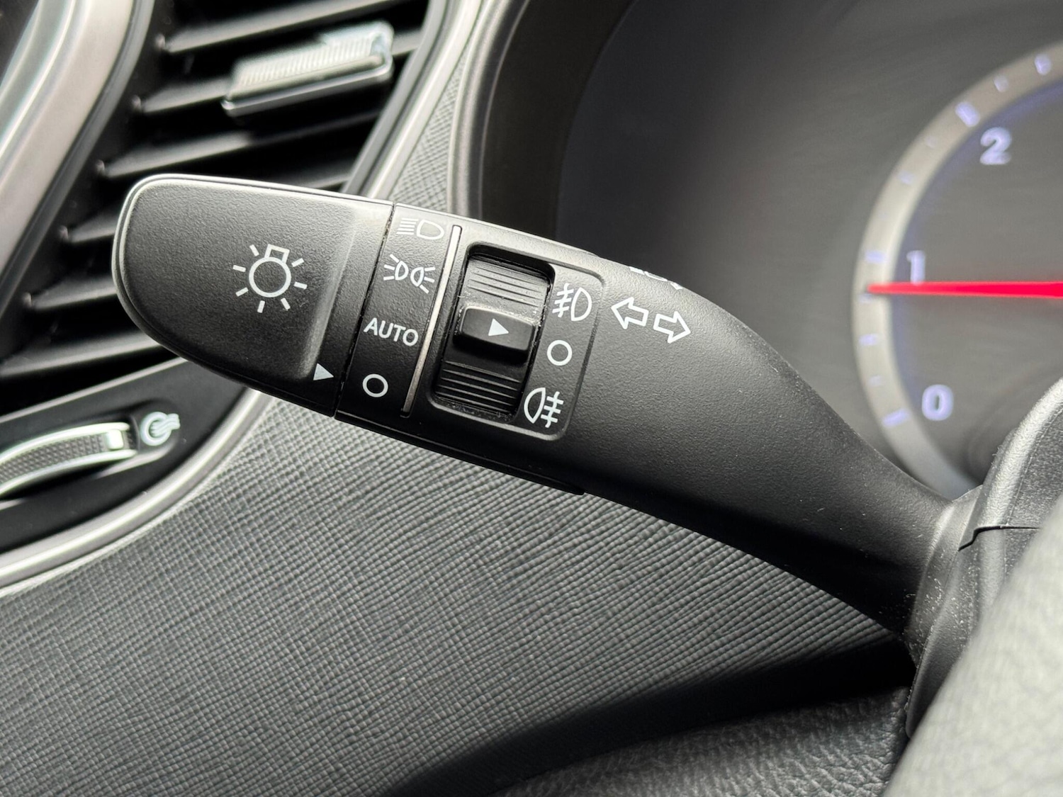 Used Hyundai Santa Fe 2013 for sale - 76161102: Photo 47