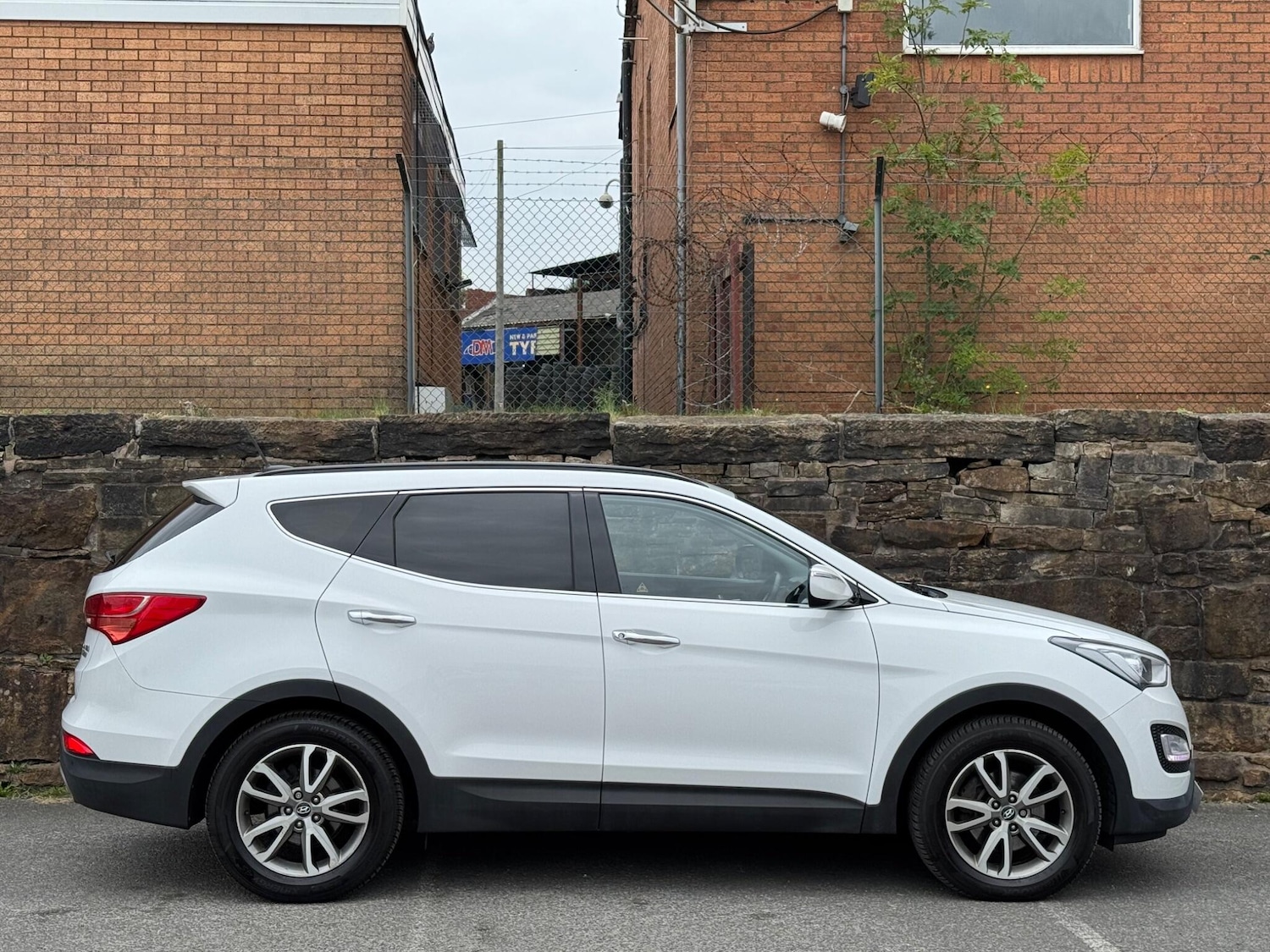 Used Hyundai Santa Fe 2013 for sale - 76161102: Photo 8