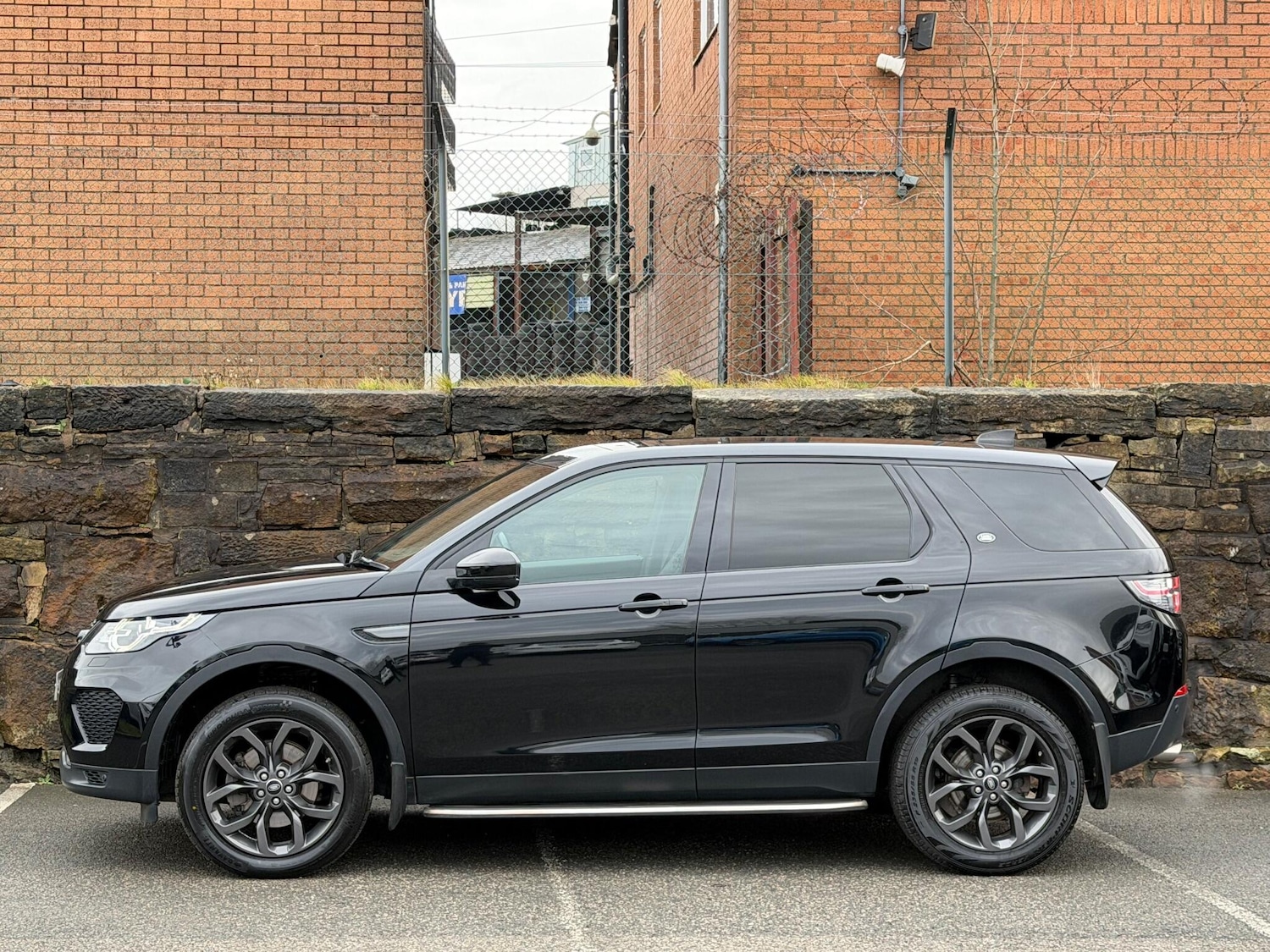 Used Land Rover Discovery Sport 2018 for sale - 77156170: Photo 4