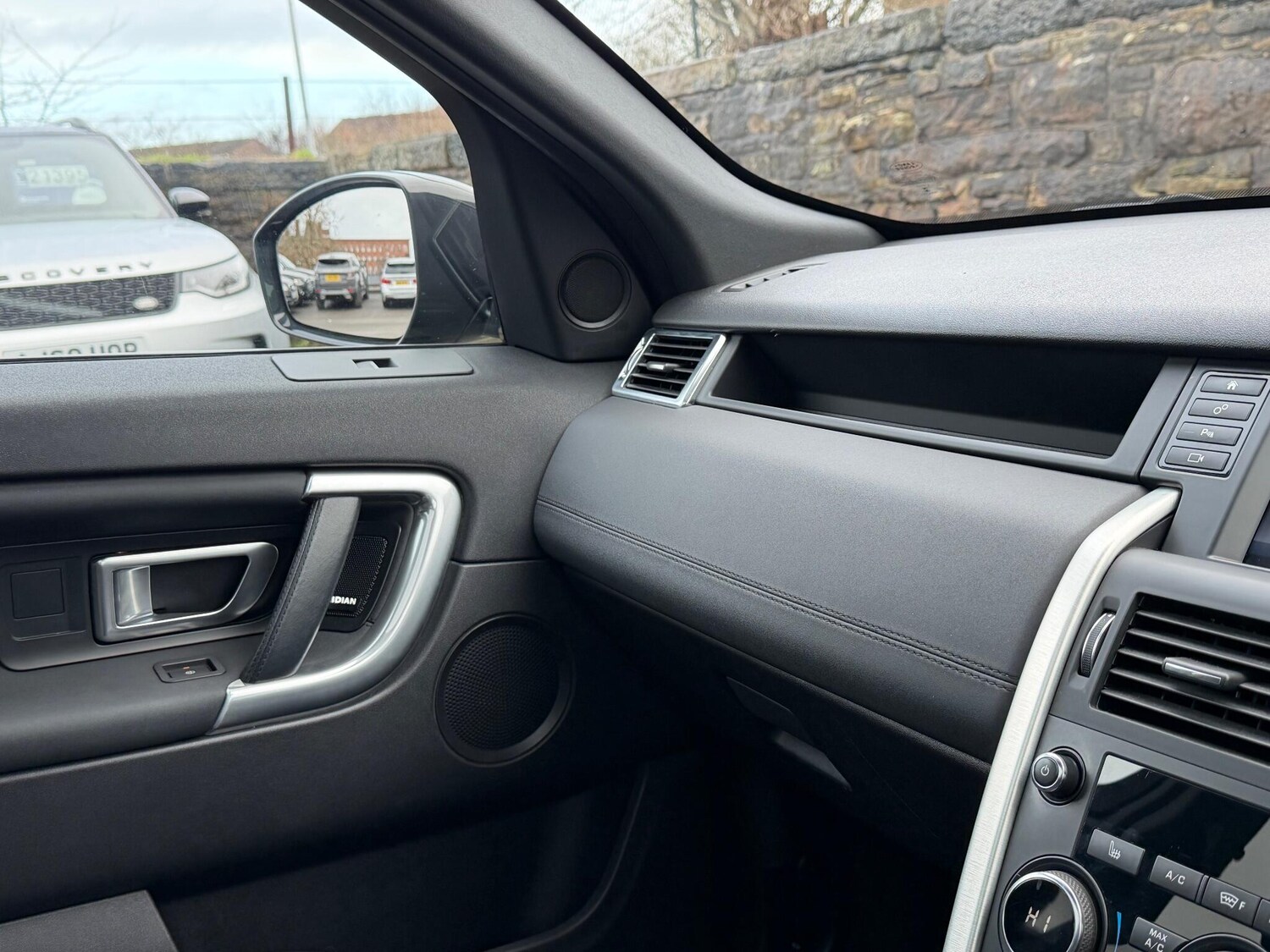 Used Land Rover Discovery Sport 2018 for sale - 77156170: Photo 46