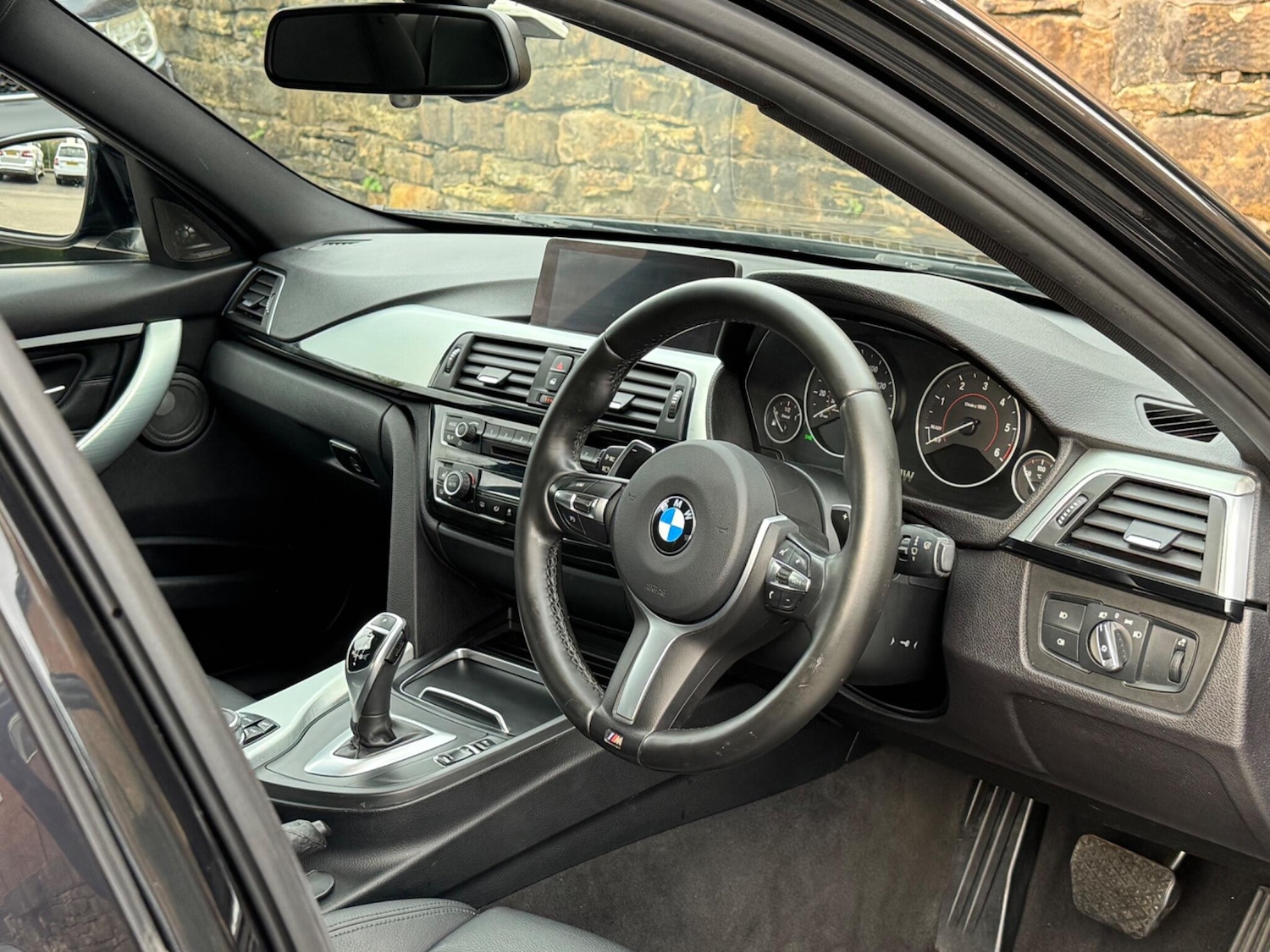 Used BMW 3 Series 2017 for sale - 76161109: Photo 12