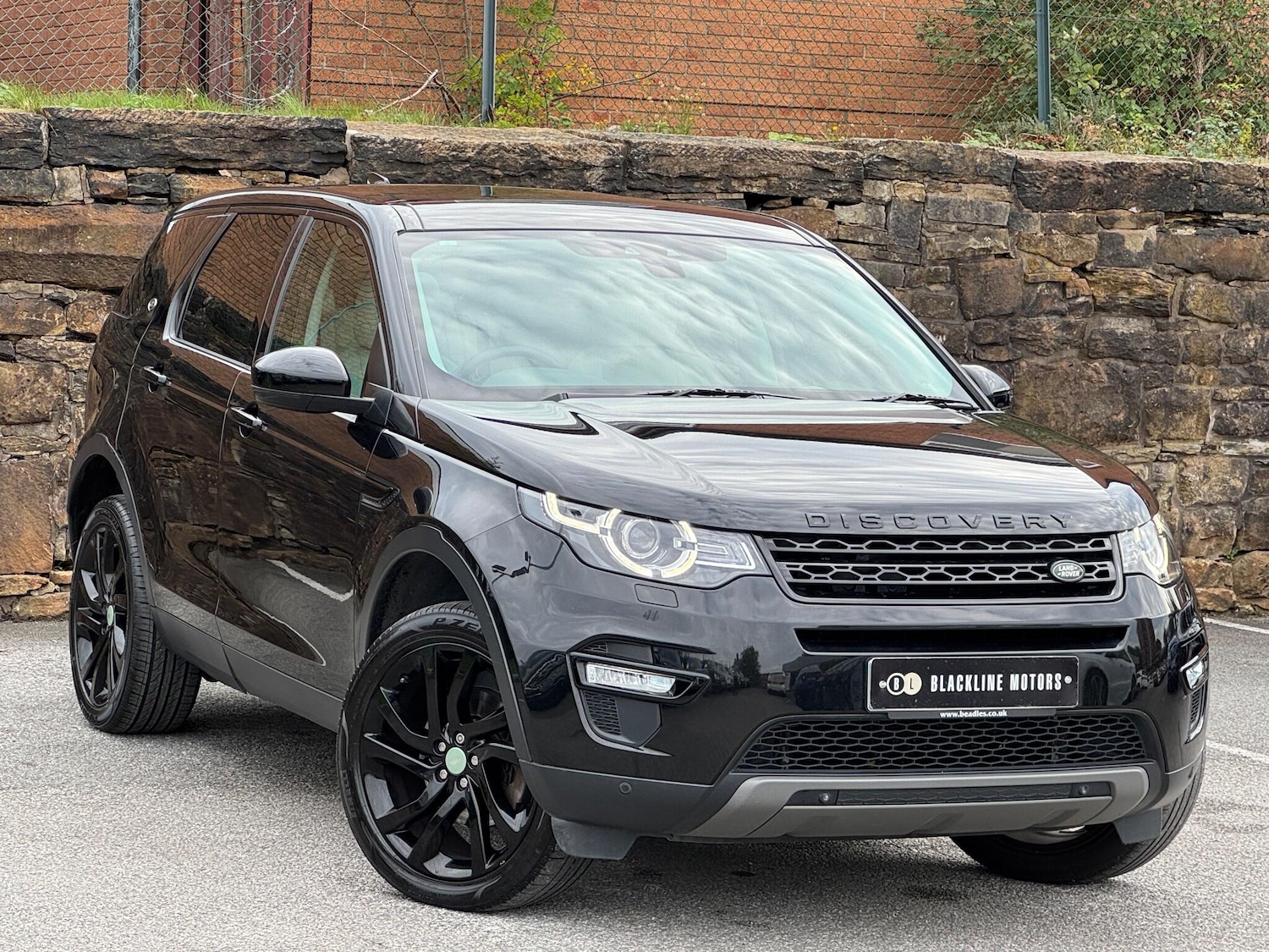 Used Land Rover Discovery Sport 2017 for sale - 76161061: Photo 1