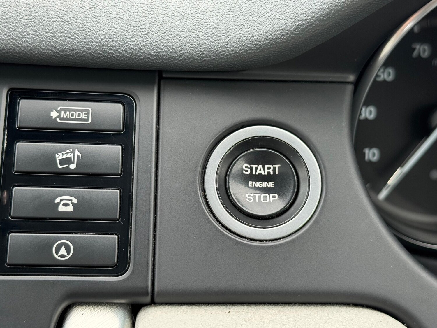 Used Land Rover Discovery Sport 2017 for sale - 76161061: Photo 45