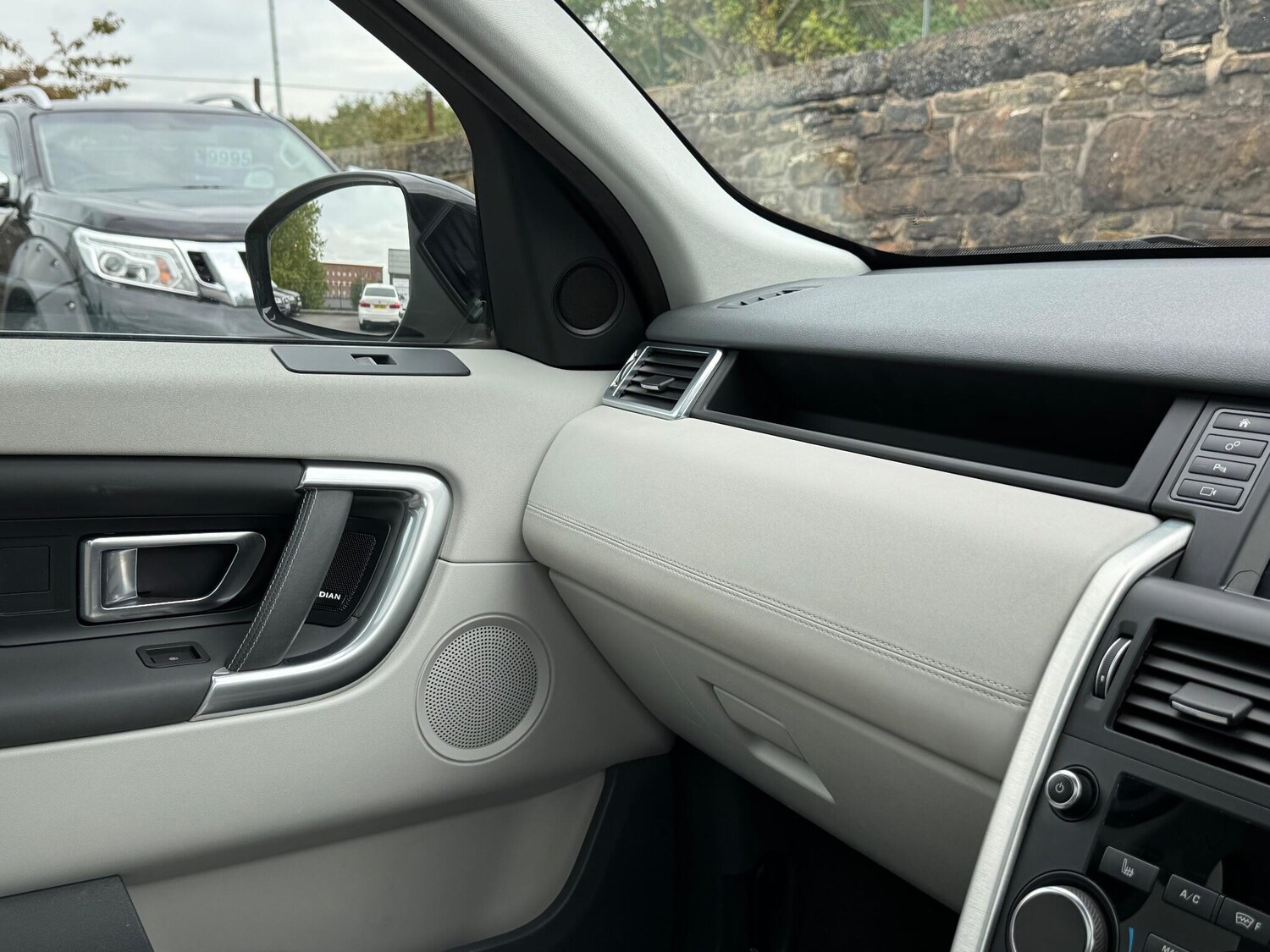 Used Land Rover Discovery Sport 2017 for sale - 76161061: Photo 50