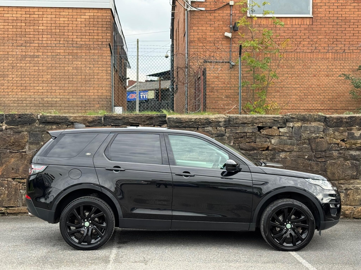 Used Land Rover Discovery Sport 2017 for sale - 76161061: Photo 8
