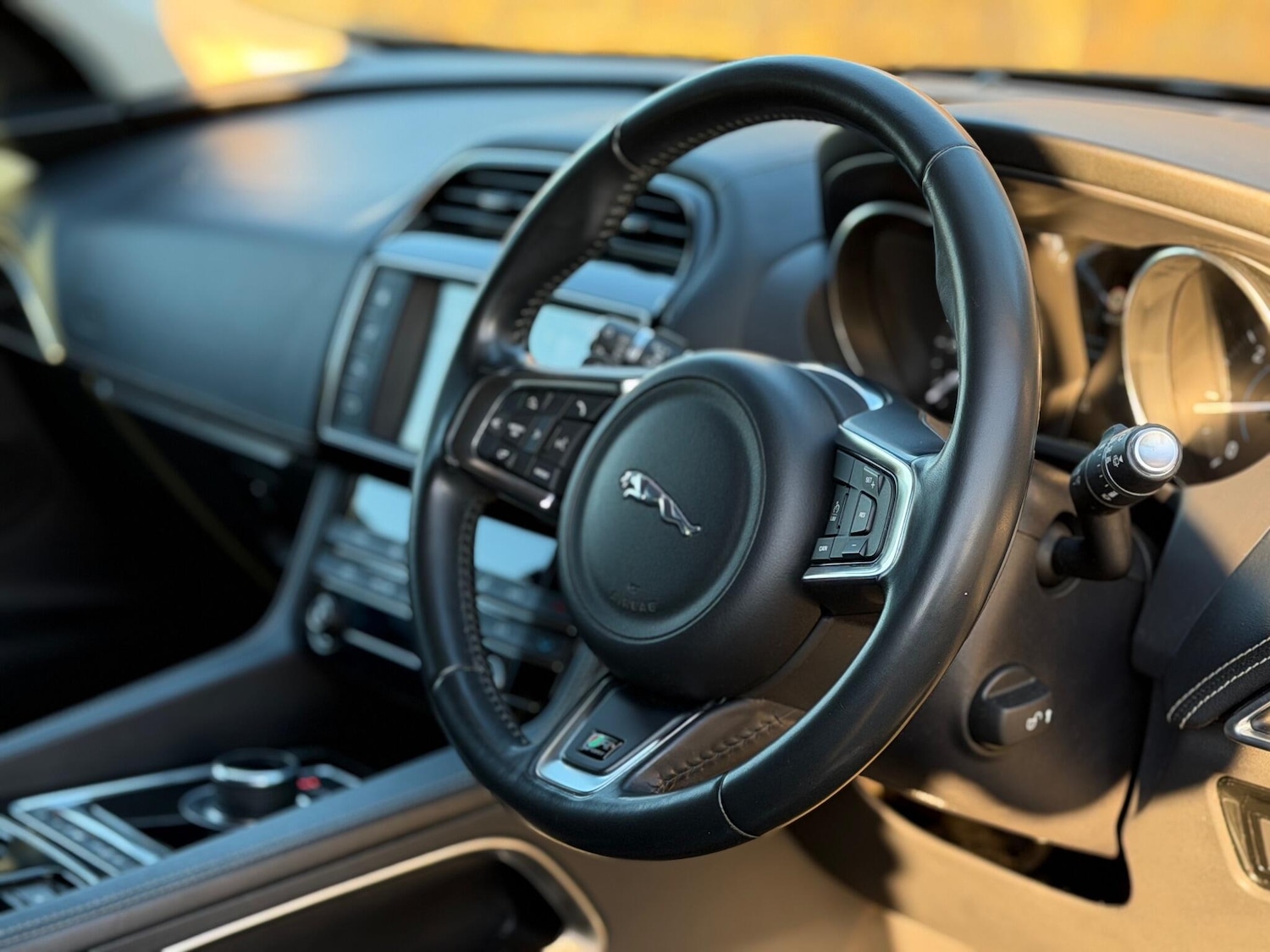 Used Jaguar F-Pace 2017 for sale - 76620483: Photo 12