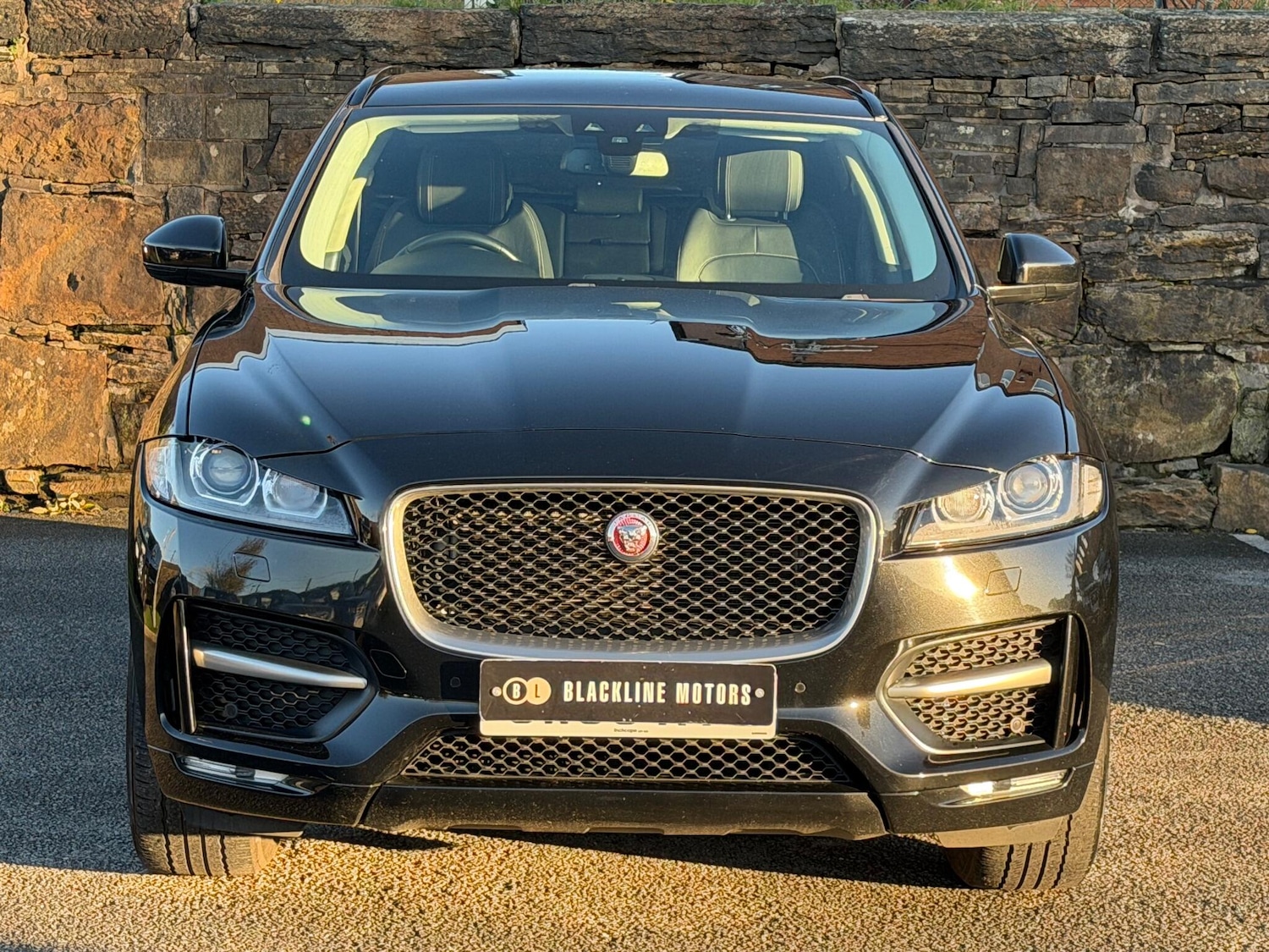 Used Jaguar F-Pace 2017 for sale - 76620483: Photo 2