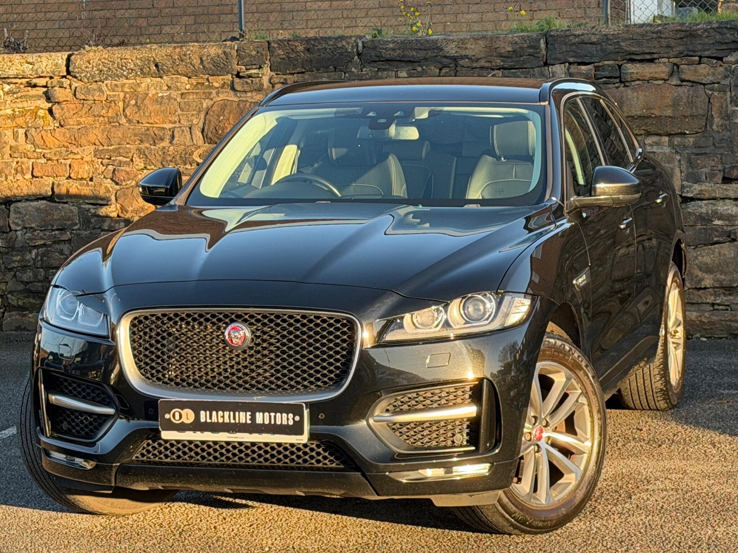 Used Jaguar F-Pace 2017 for sale - 76620483: Photo 3