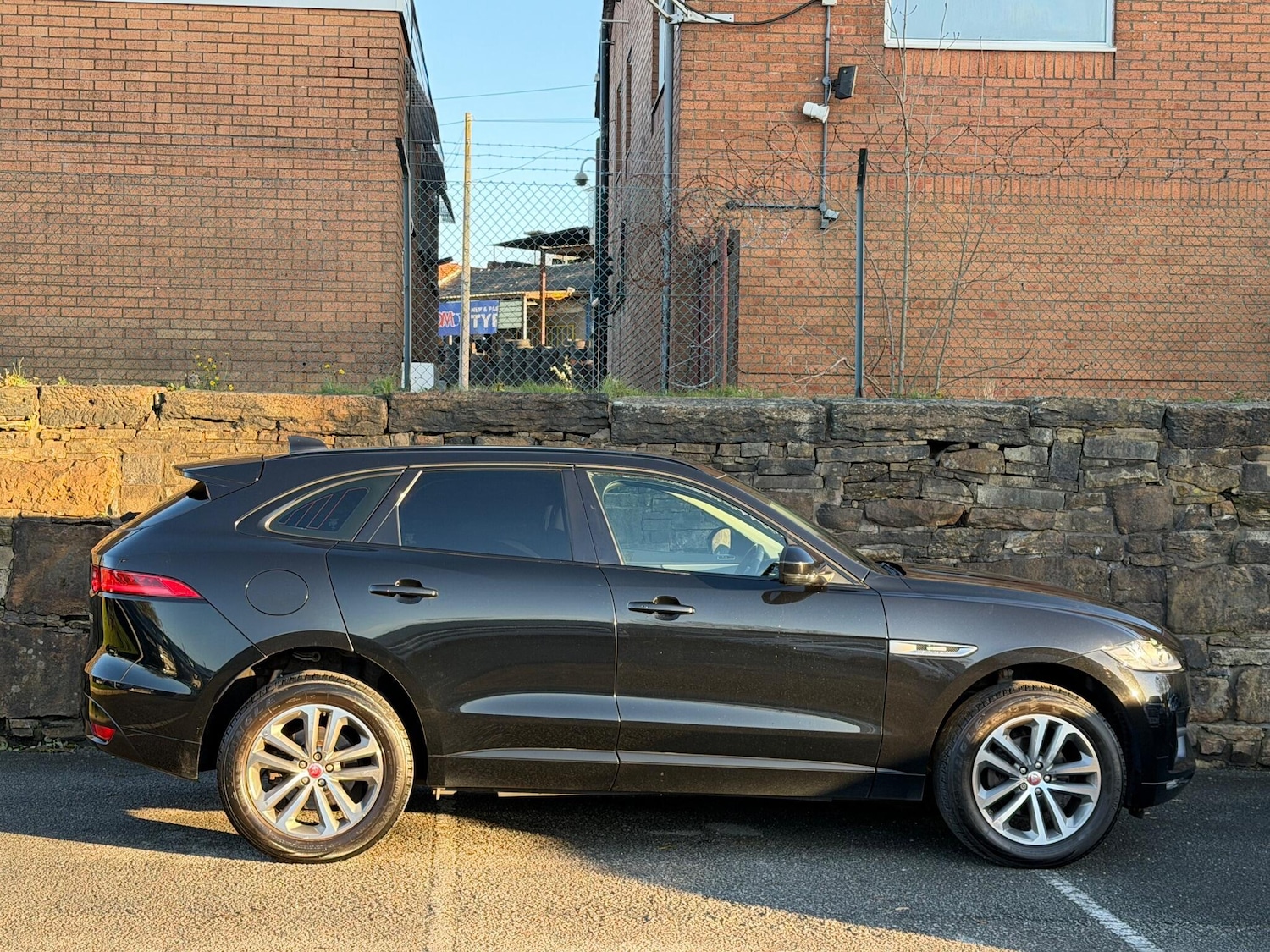 Used Jaguar F-Pace 2017 for sale - 76620483: Photo 8