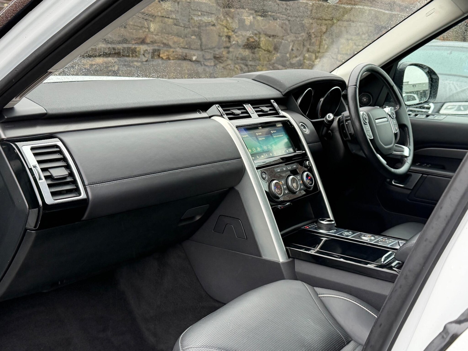 Used Land Rover Discovery 2017 for sale - 76850409: Photo 15