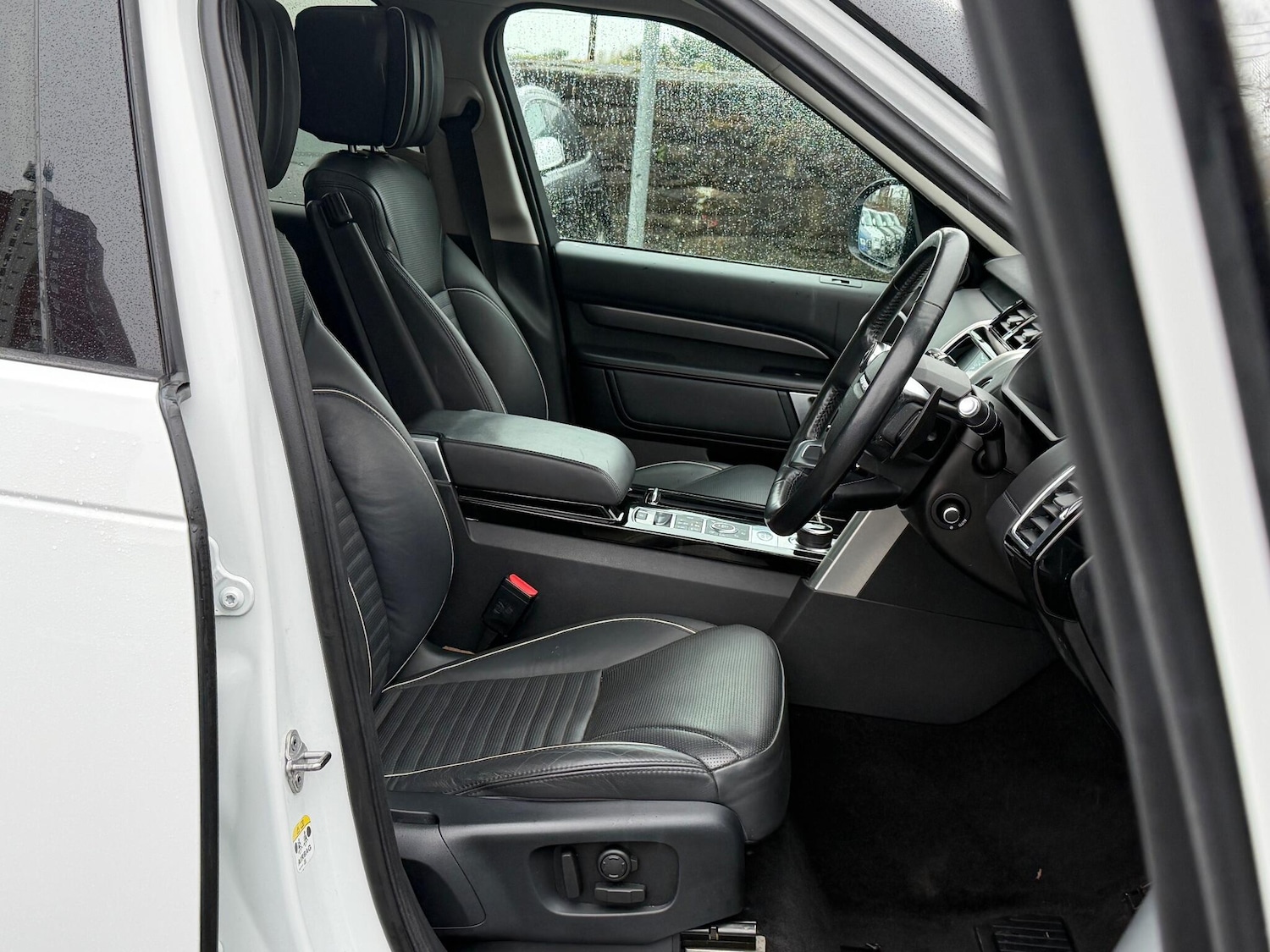 Used Land Rover Discovery 2017 for sale - 76850409: Photo 16