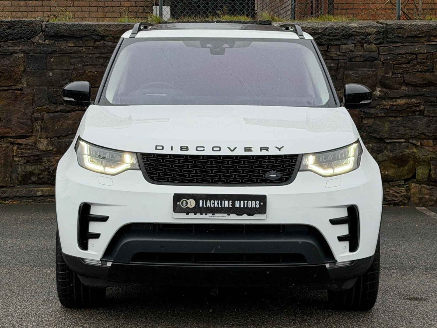 Used Land Rover Discovery 2017 for sale - 76850409: Photo 2