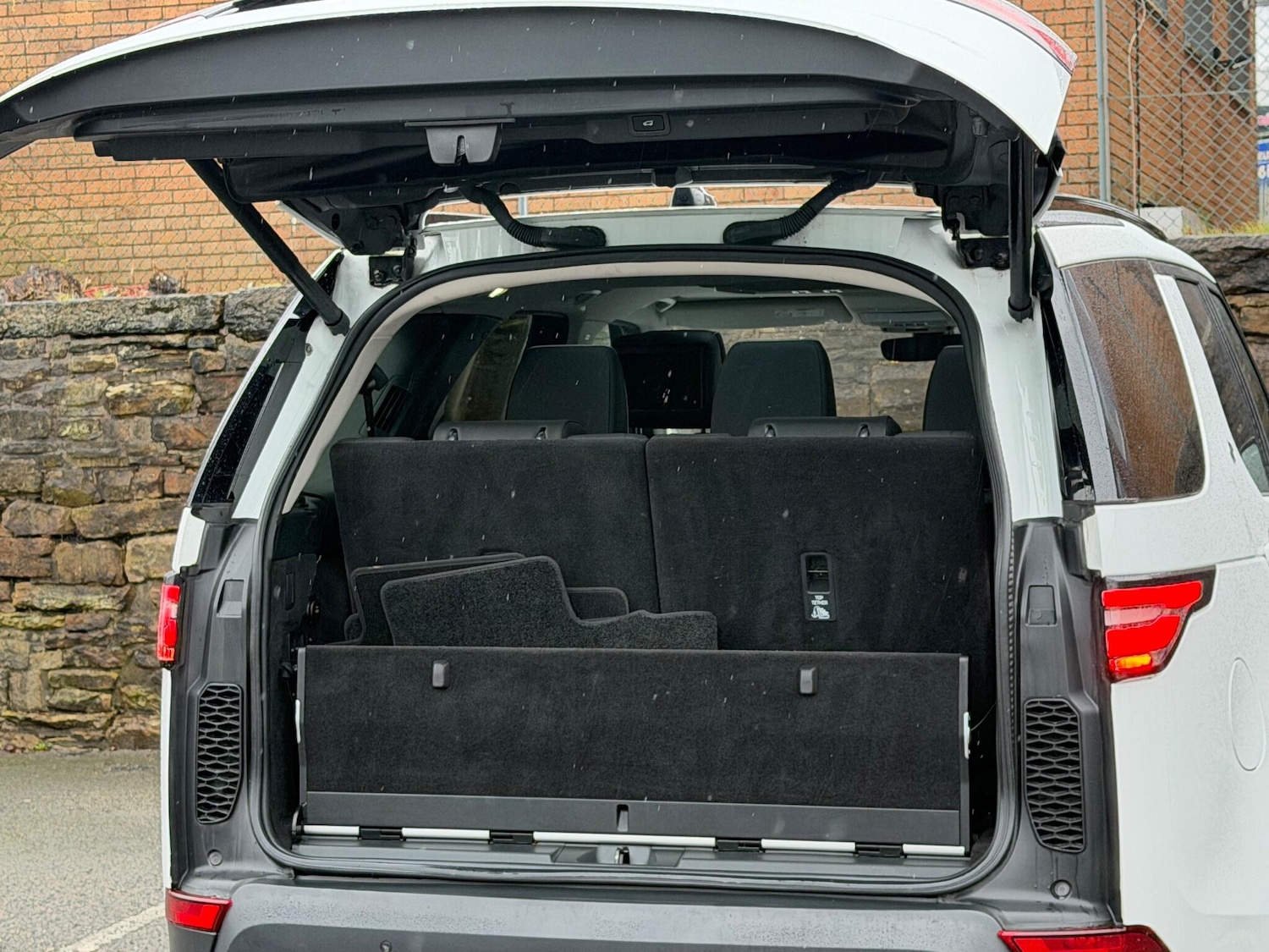 Used Land Rover Discovery 2017 for sale - 76850409: Photo 25