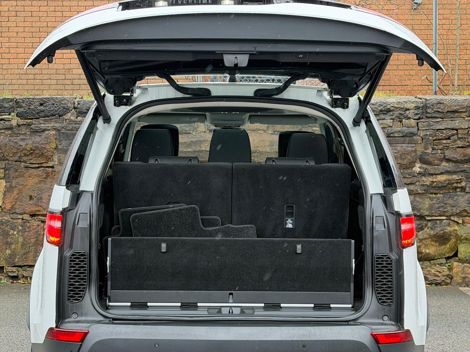 Used Land Rover Discovery 2017 for sale - 76850409: Photo 26