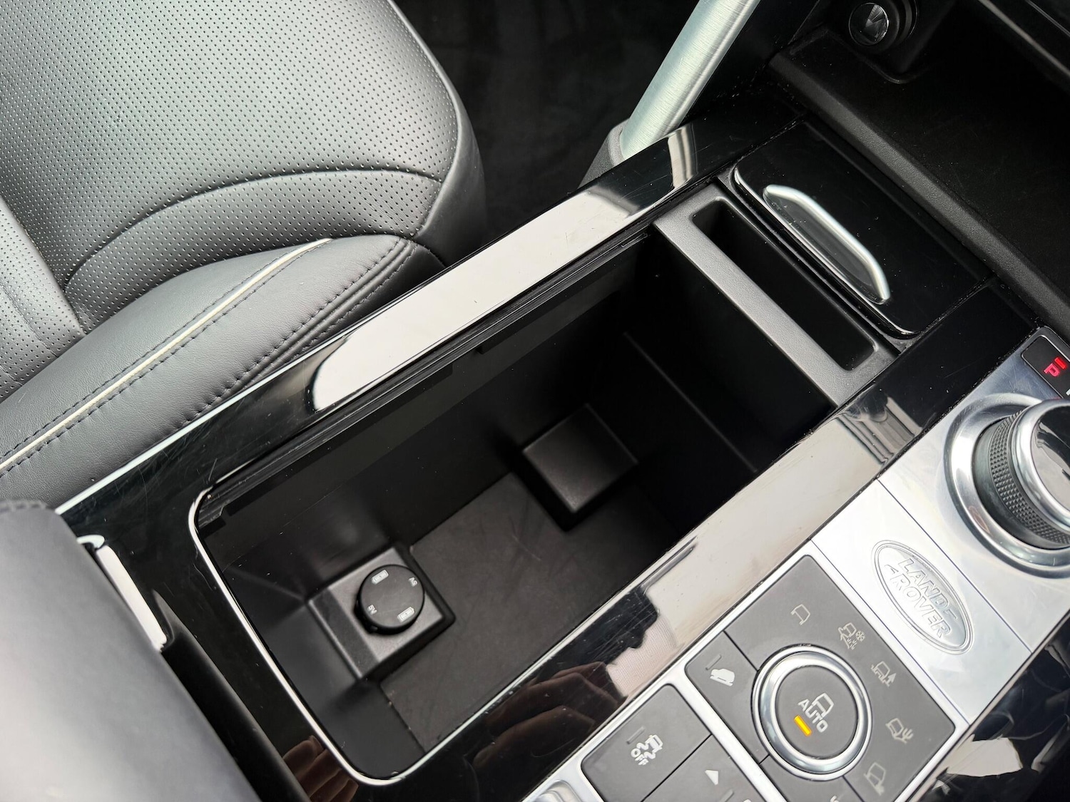 Used Land Rover Discovery 2017 for sale - 76850409: Photo 51