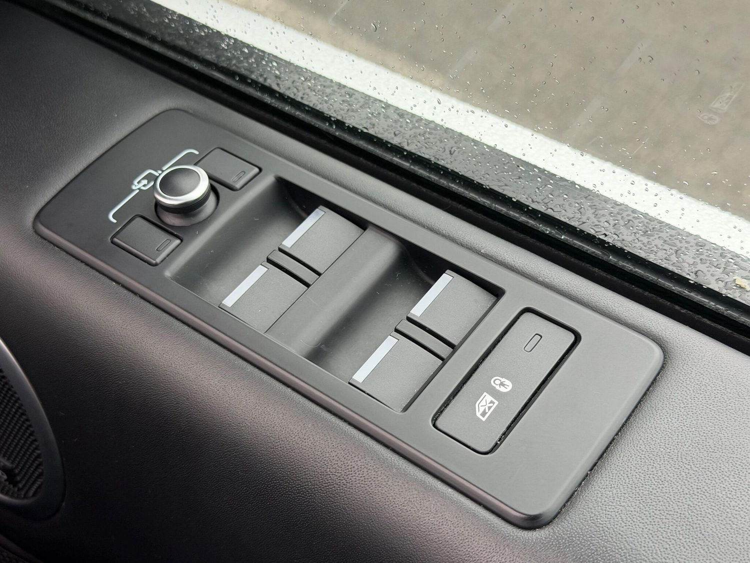 Used Land Rover Discovery 2017 for sale - 76850409: Photo 58