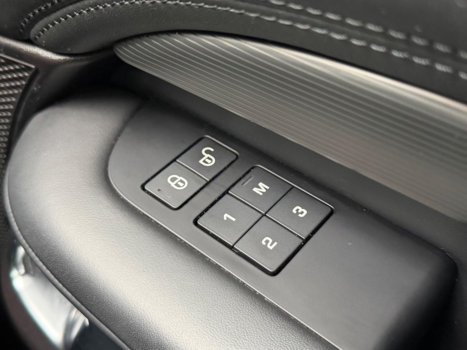 Used Land Rover Discovery 2017 for sale - 76850409: Photo 59