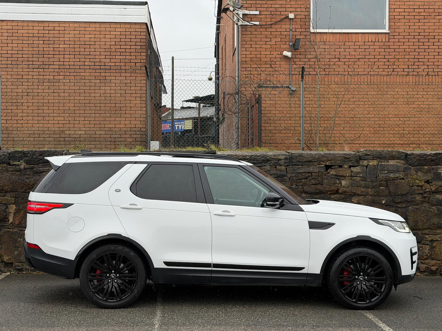 Used Land Rover Discovery 2017 for sale - 76850409: Photo 8
