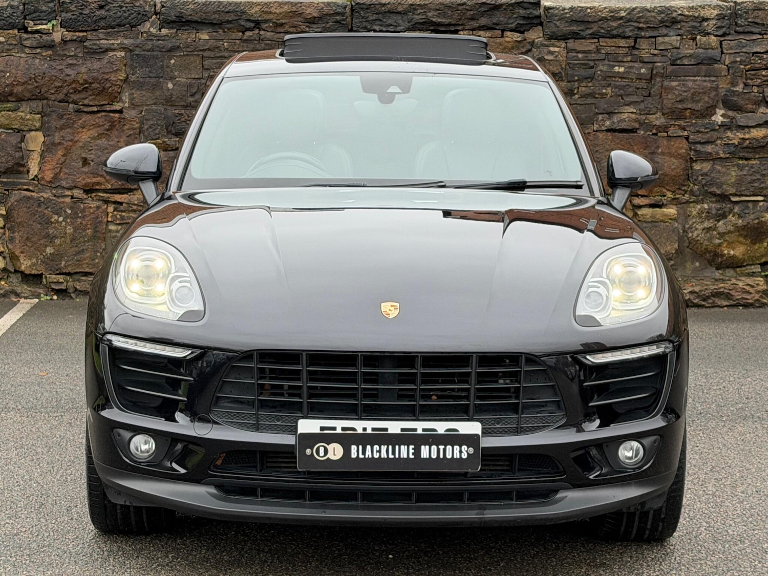 Used Porsche Macan 2017 for sale - 76990071: Photo 2
