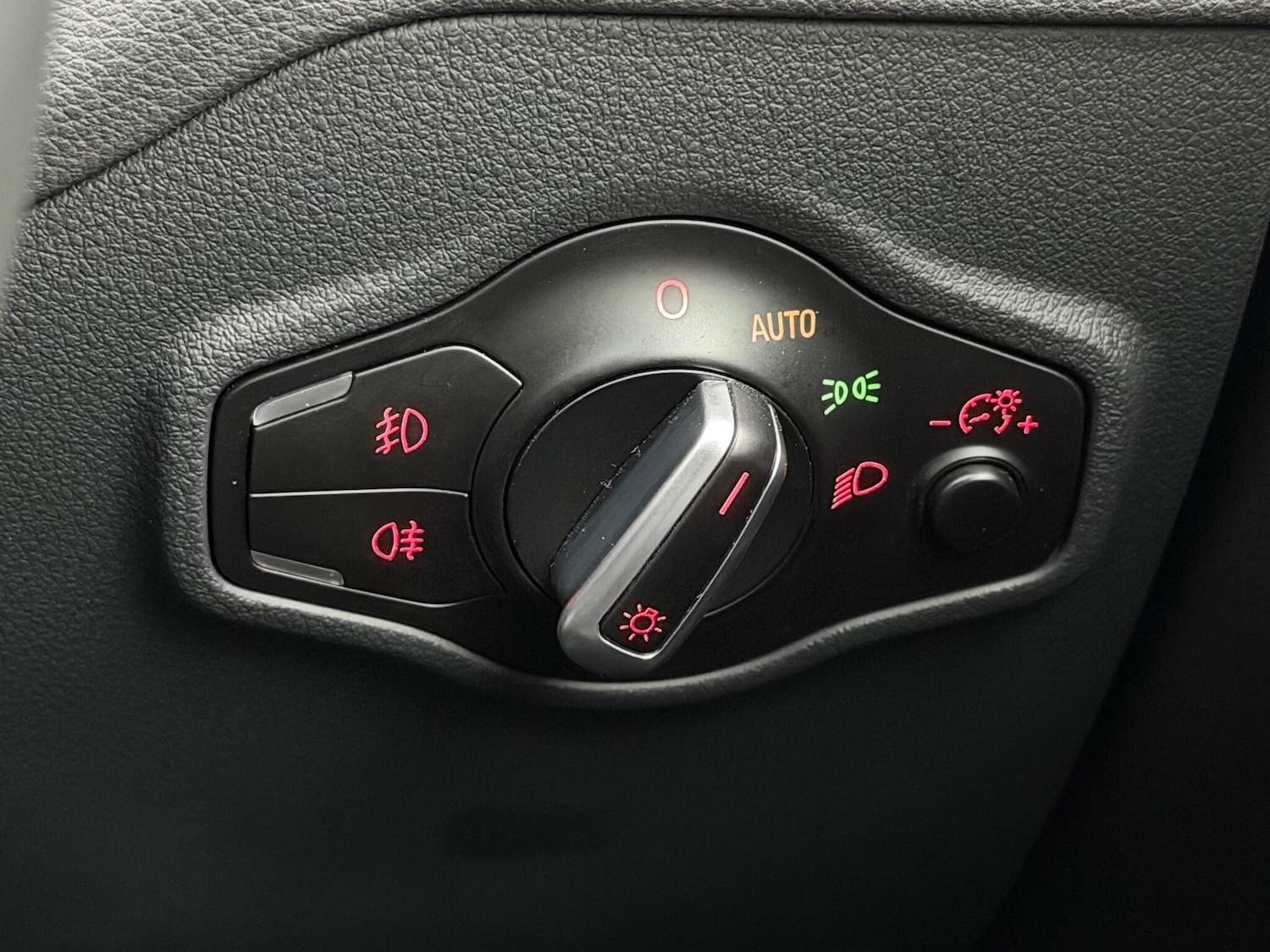 Used Audi SQ5 2015 for sale - 76380916: Photo 46